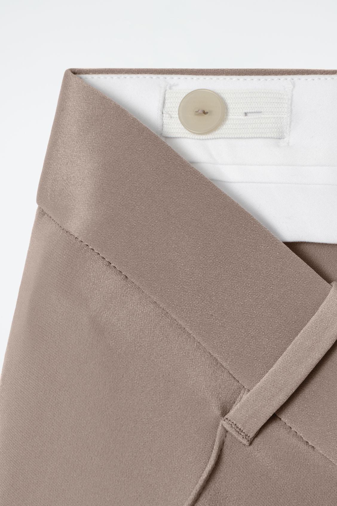 TAILORED SILK SHORTS Product Image