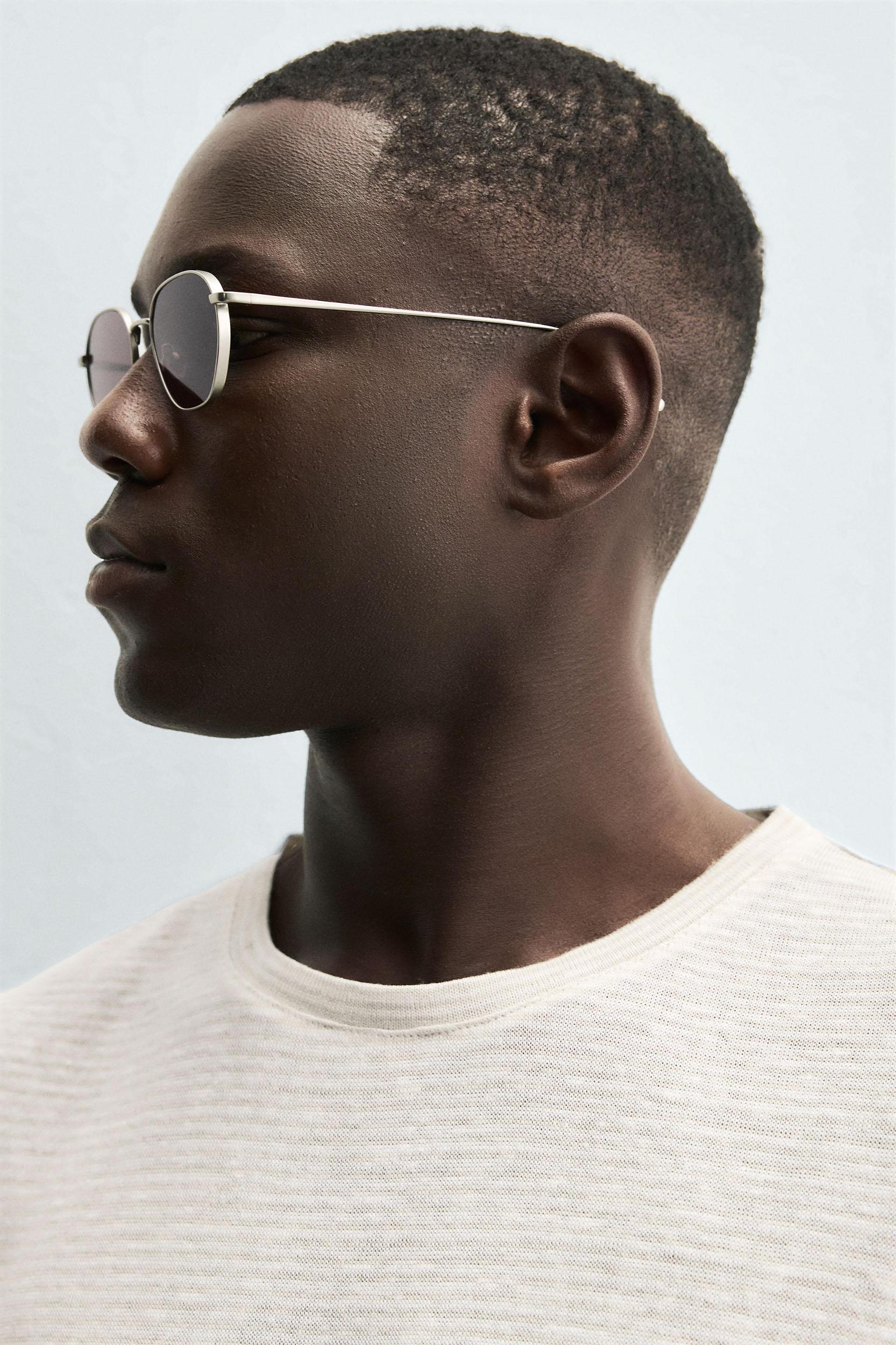 HEMP-VISCOSE STRIPED T-SHIRT Product Image