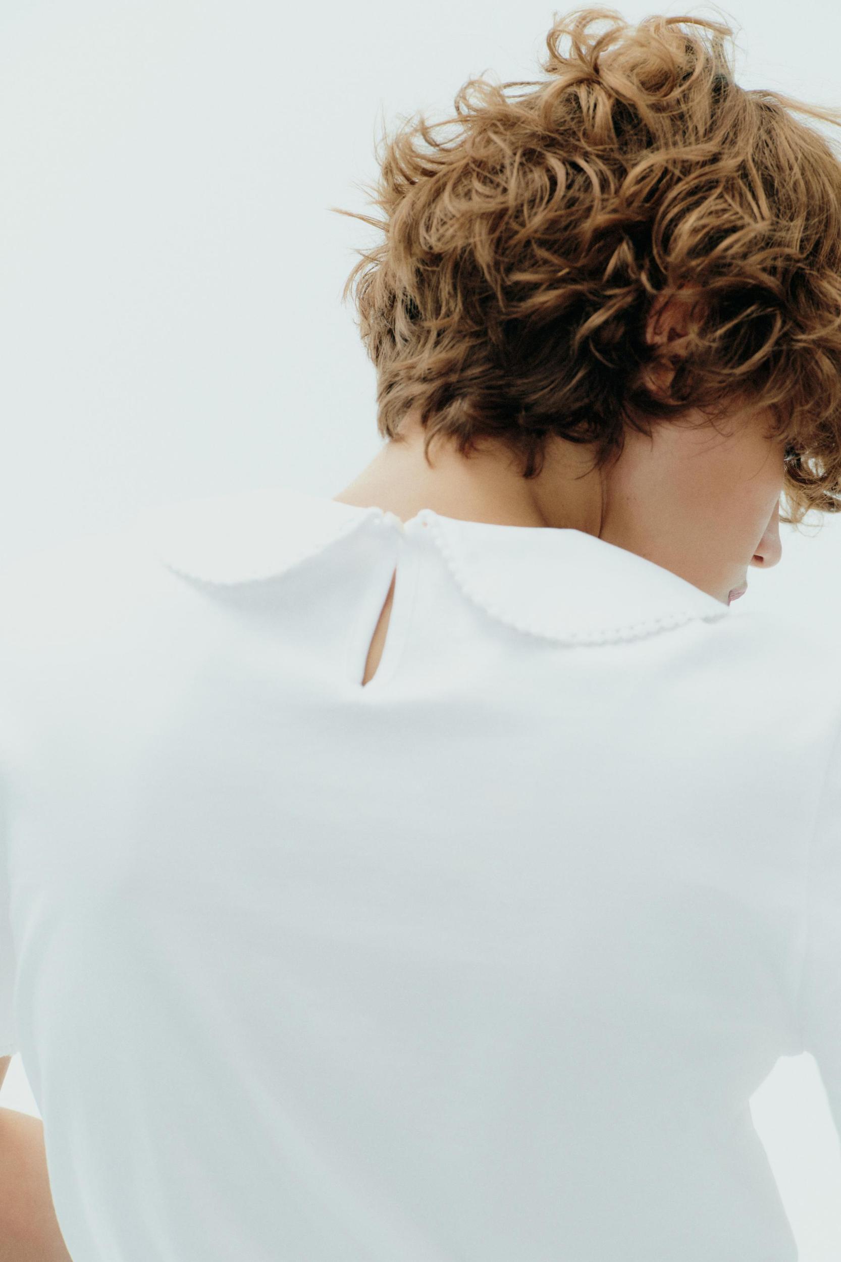 PETER PAN COLLAR T-SHIRT Product Image