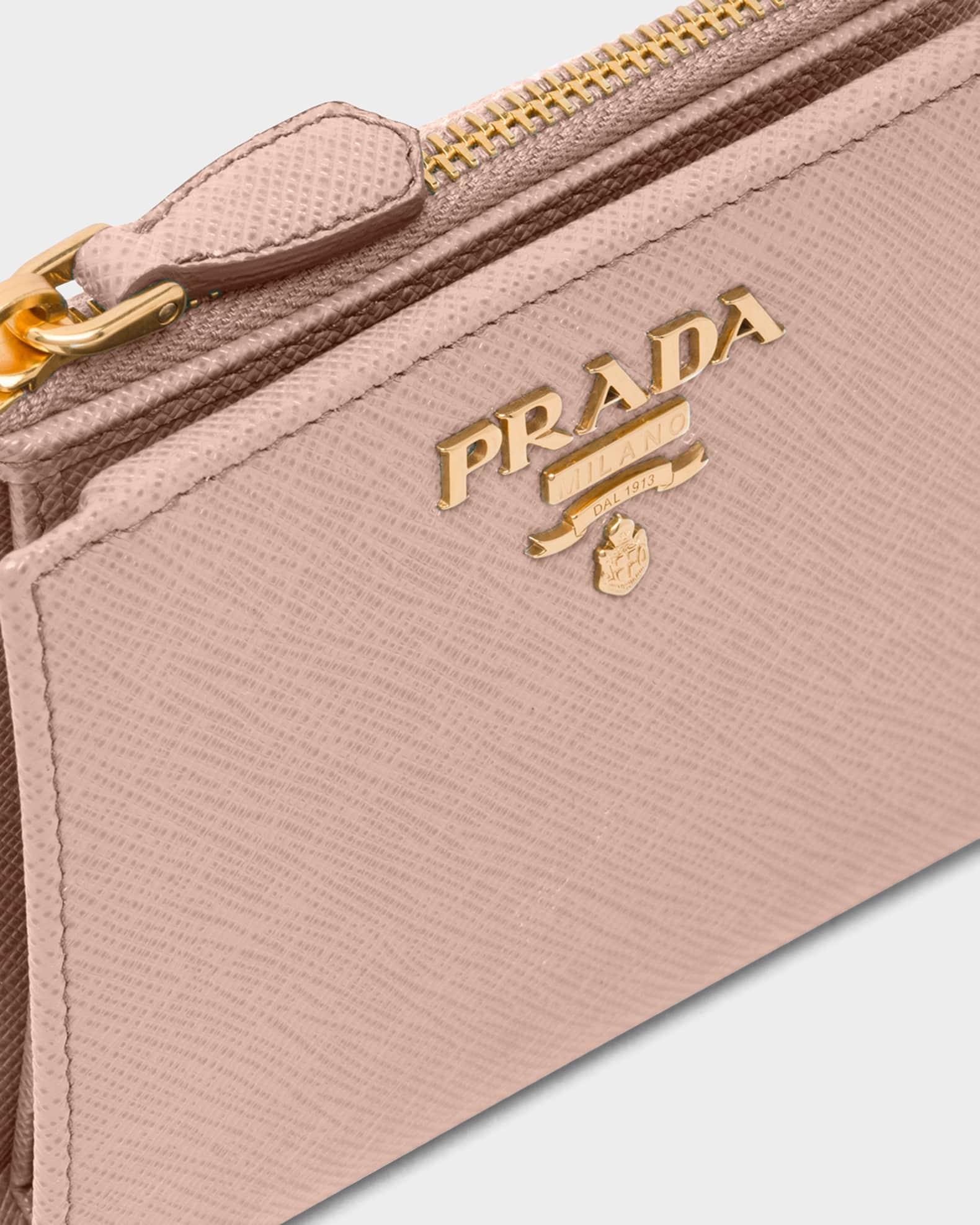 Bifold Medium Leather Wallet Product Image