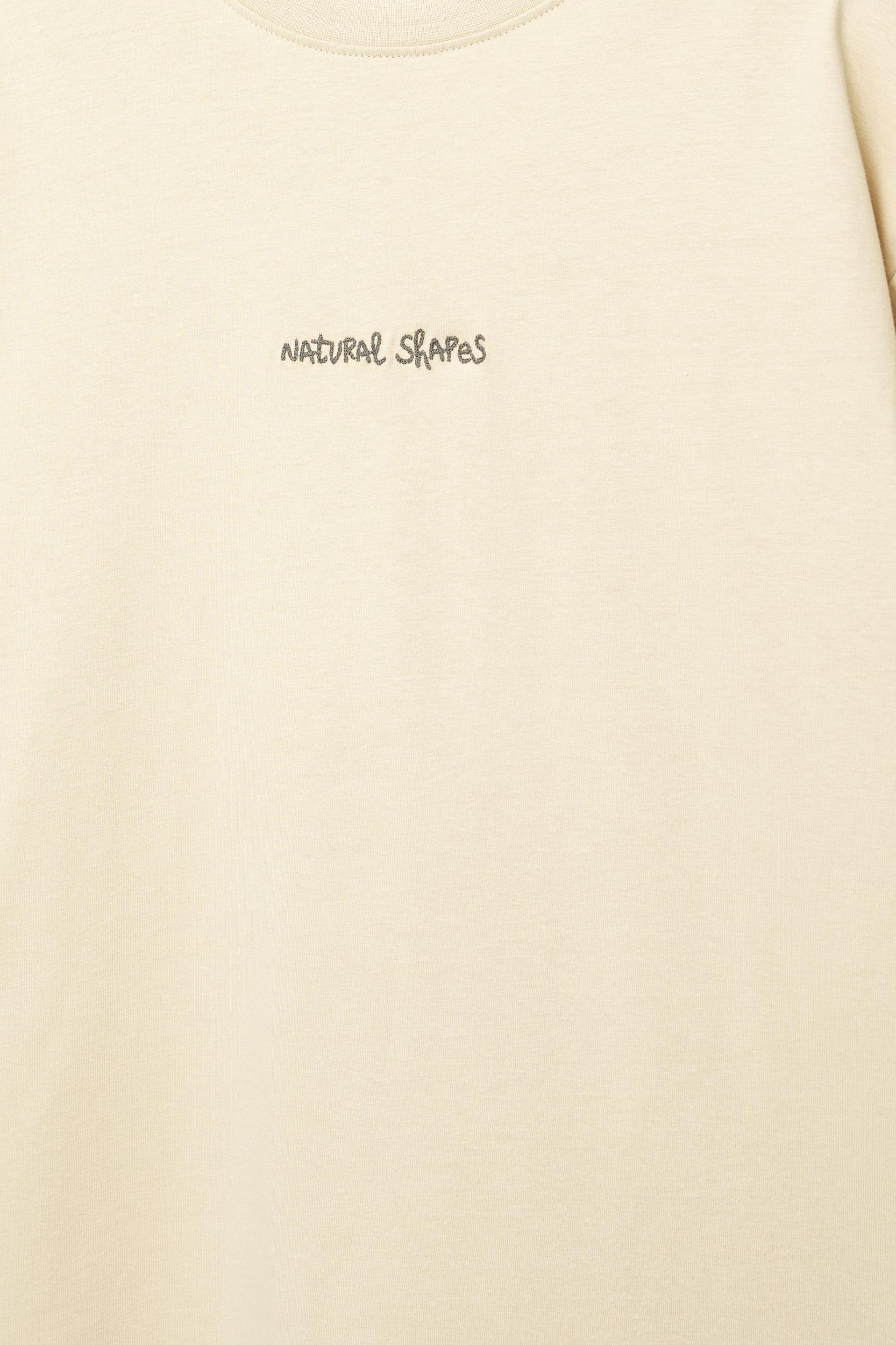 Embroidered graphic T-shirt Product Image