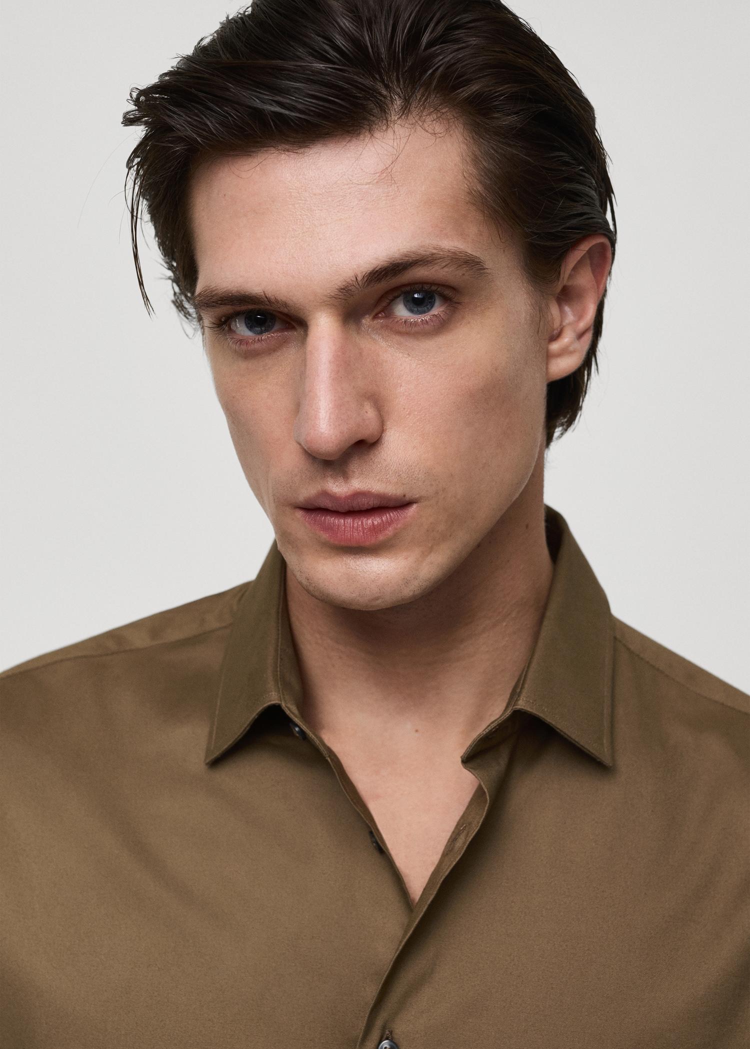 100% cotton twill regular-fit shirt - Men | MANGO USA Product Image