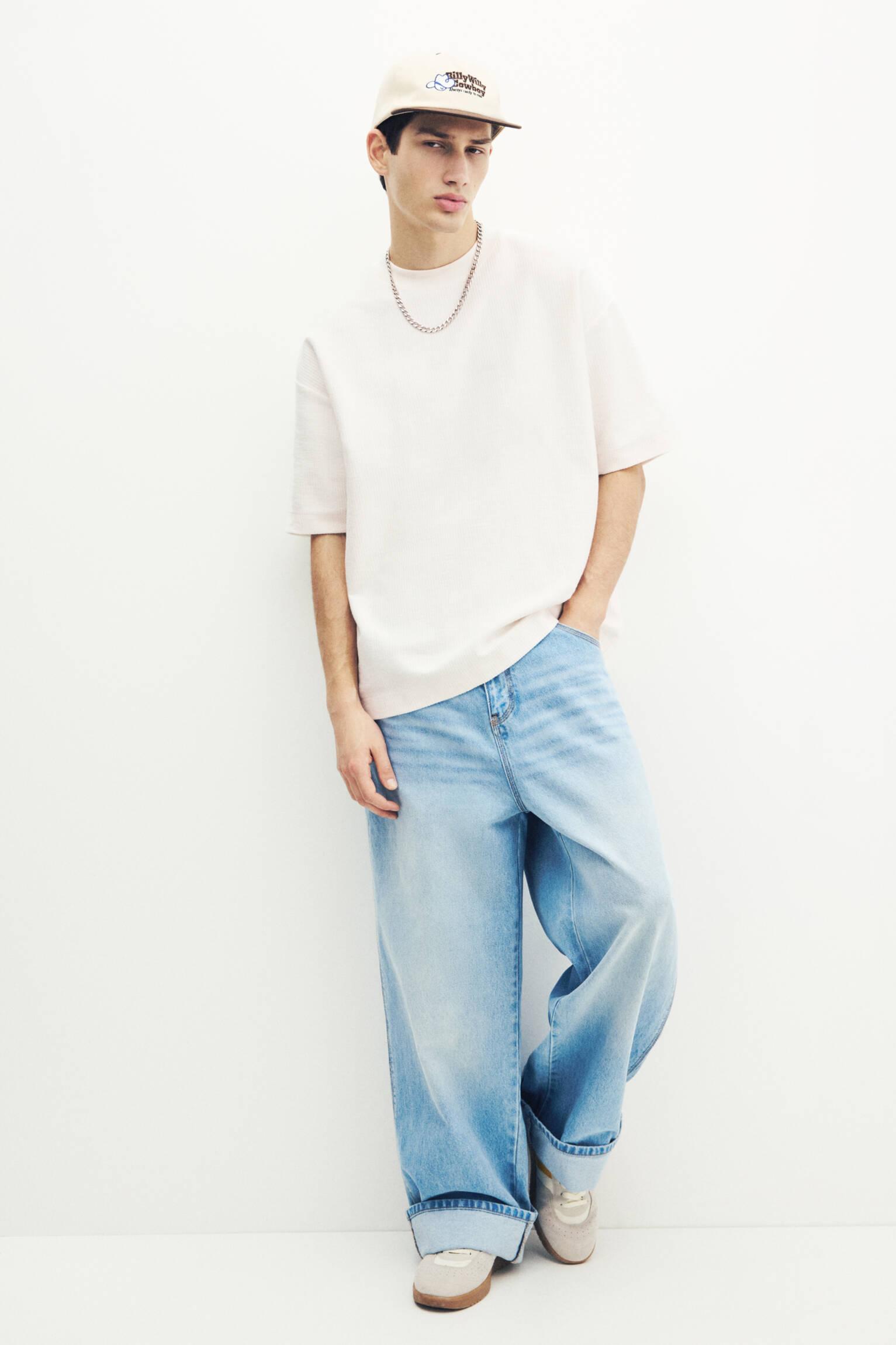 Textured short sleeve sweatshirt Product Image