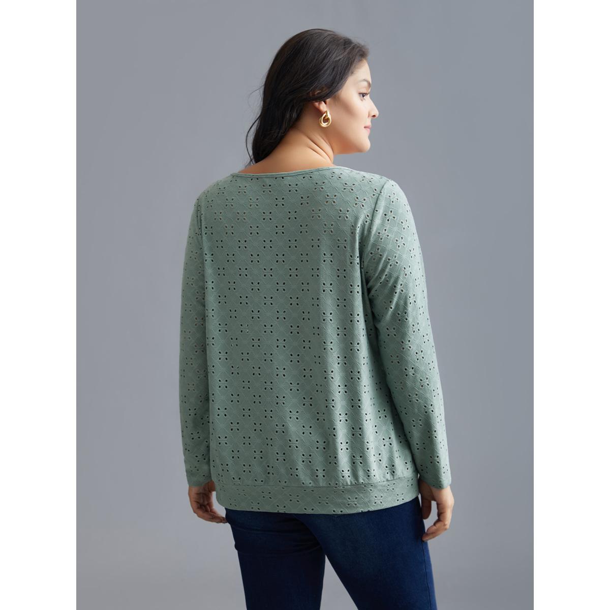 Plus Size Plain Eyelet Jacquard Plisse T-Shirt Greenbean Women Elegant Texture Round Neck Everyday T-shirts BloomChic 22-24/3X Product Image