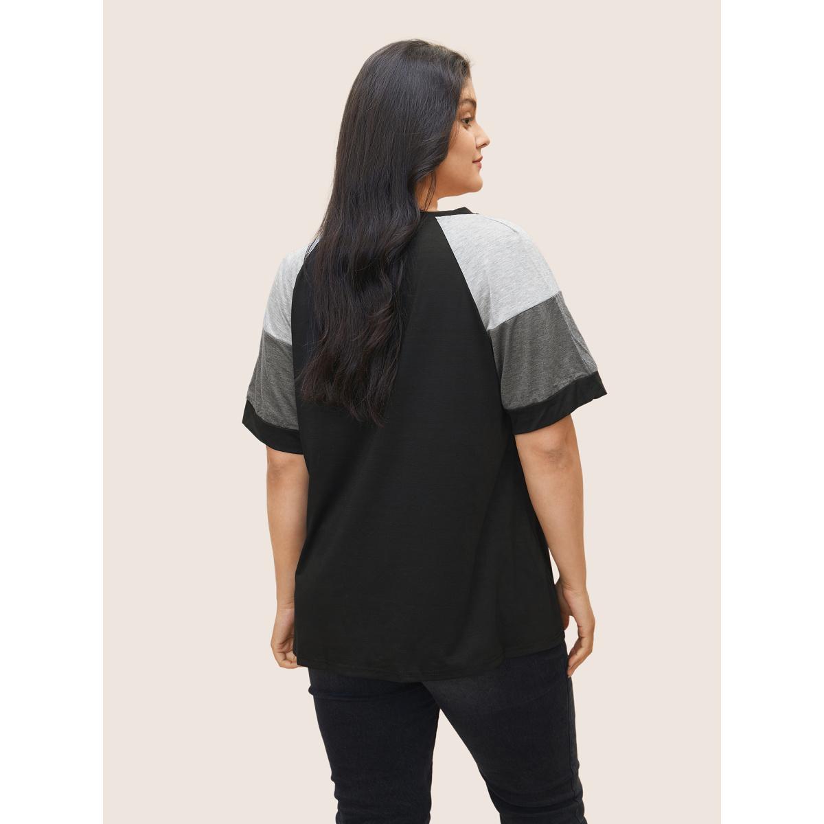 Plus Size Colorblock Contrast Crew Neck Raglan Sleeve T-shirt Black Women Casual Contrast Colorblock Everyday T-shirts BloomChic 28/5X Product Image