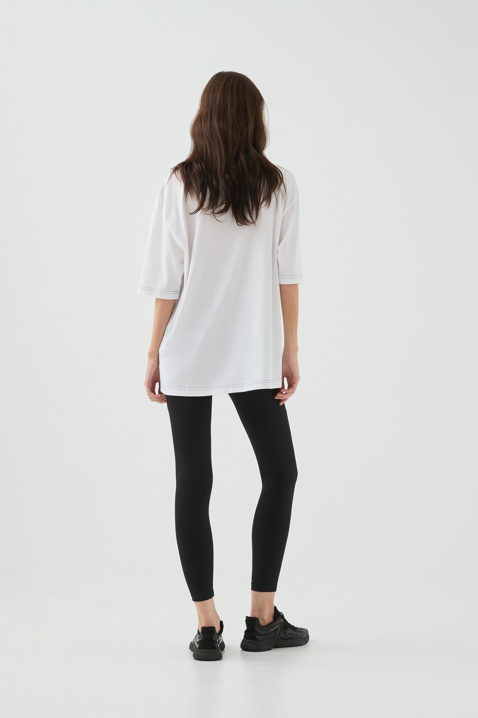 Graphic Logo Tee 102 Product Image