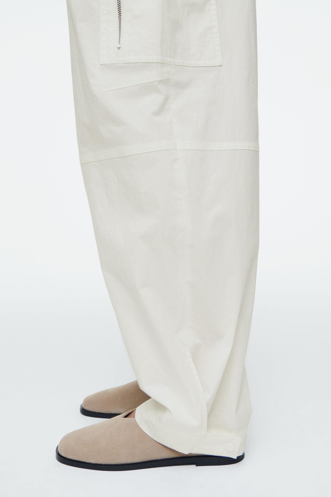 UTILITY BARREL-LEG CARGO PANTS Product Image