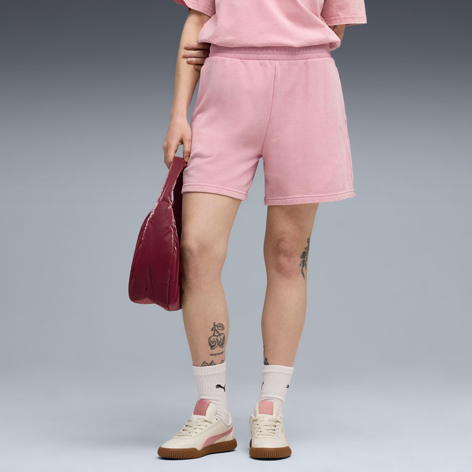 ESS ELEVATED Wash Shorts Women Product Image