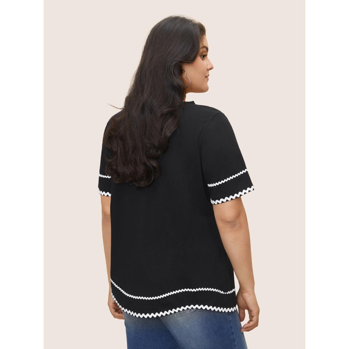 Plus Size Cotton Contrast Trim Round Neck T-shirt Black Women Casual Contrast Round Neck Everyday T-shirts BloomChic 22-24/3X Product Image