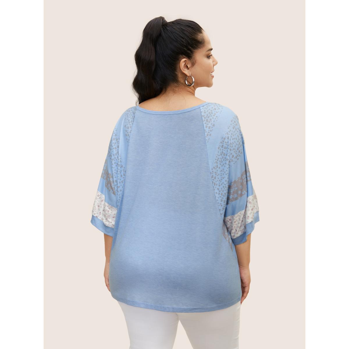Plus Size Bandana Print Patchwork Raglan Sleeve T-shirt LightBlue Women Casual Contrast Natural Flowers Round Neck Everyday T-shirts BloomChic 28/5X Product Image