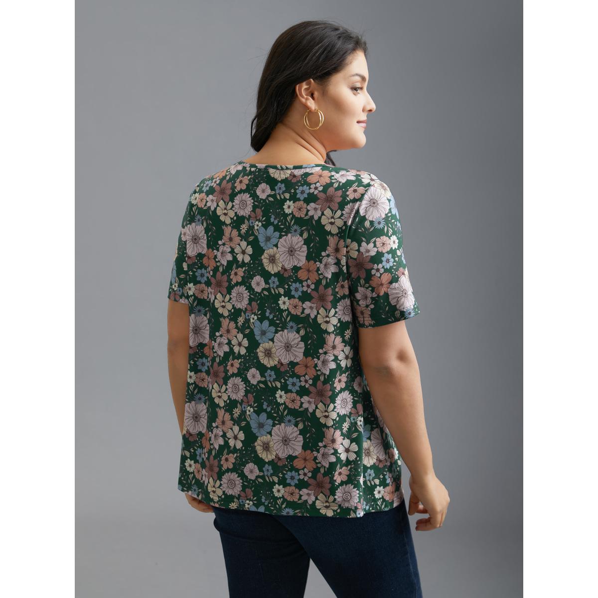 Plus Size Crew Neck Floral Print Stretchy T-Shirt DarkGreen Women Casual Contrast Natural Flowers Round Neck Everyday T-shirts BloomChic 22-24/3X Product Image