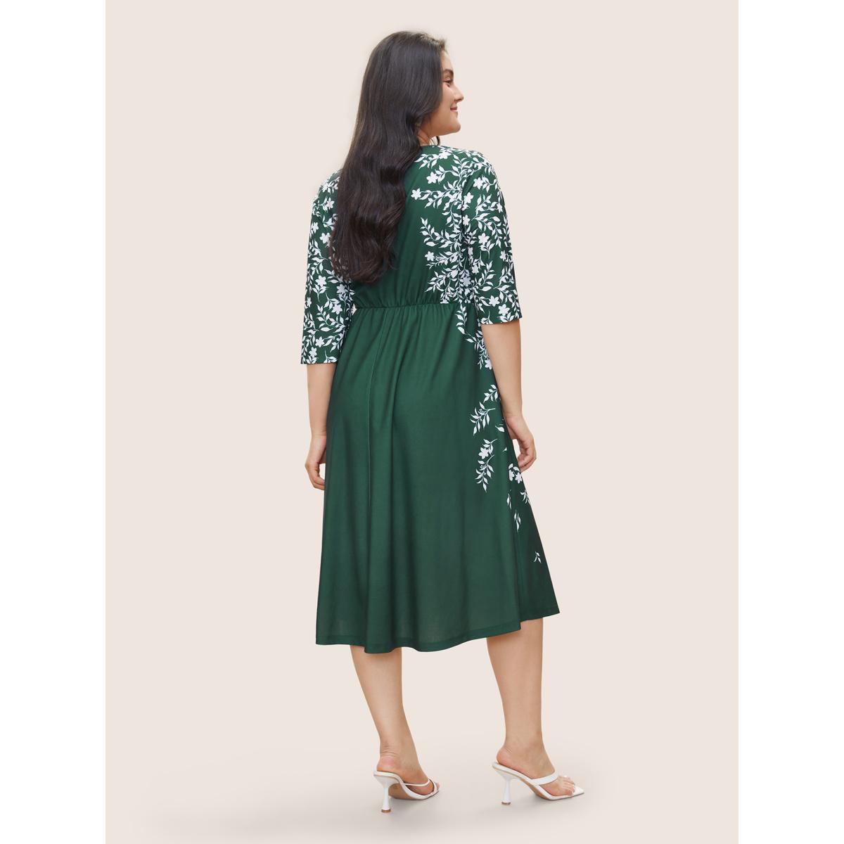 Plus Size Silhouette Floral Print Pocket Elastic Waist Dress Green Women Elegant Non Round Neck Elbow-length sleeve Curvy Midi Dress BloomChic 30/6X Product Image