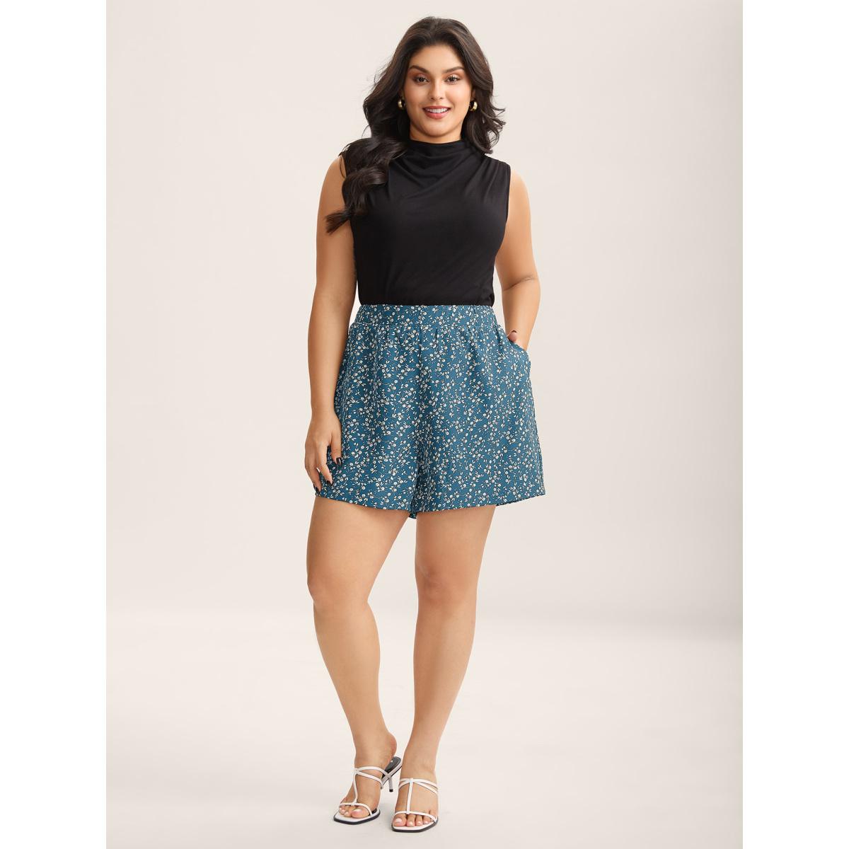 Plus Size Floral Print Wide-Leg Shorts Women Emerald Leisure Wide Leg Casual Shorts BloomChic 30/6X Product Image