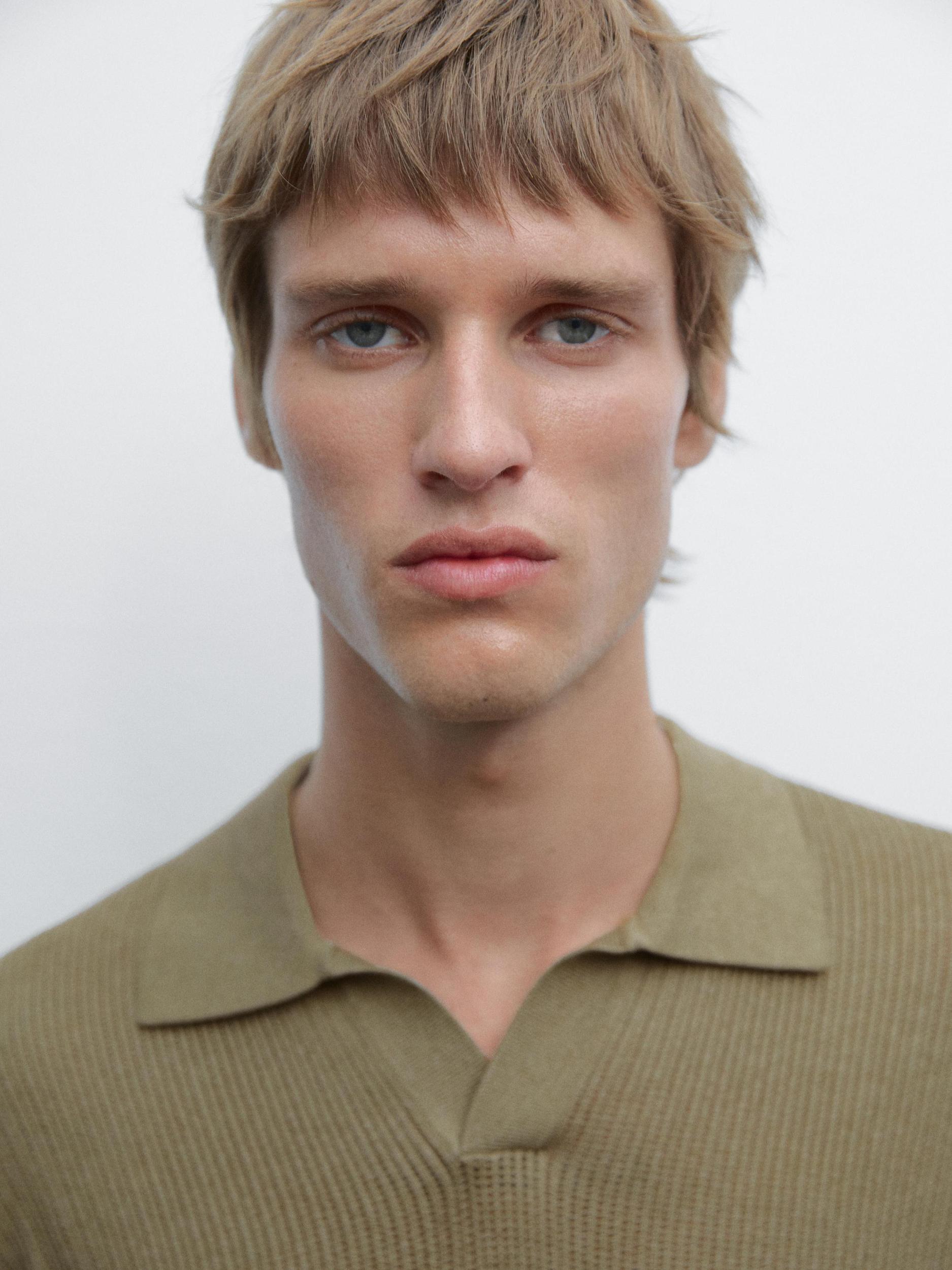 Cutwork V-neck polo shirt Product Image