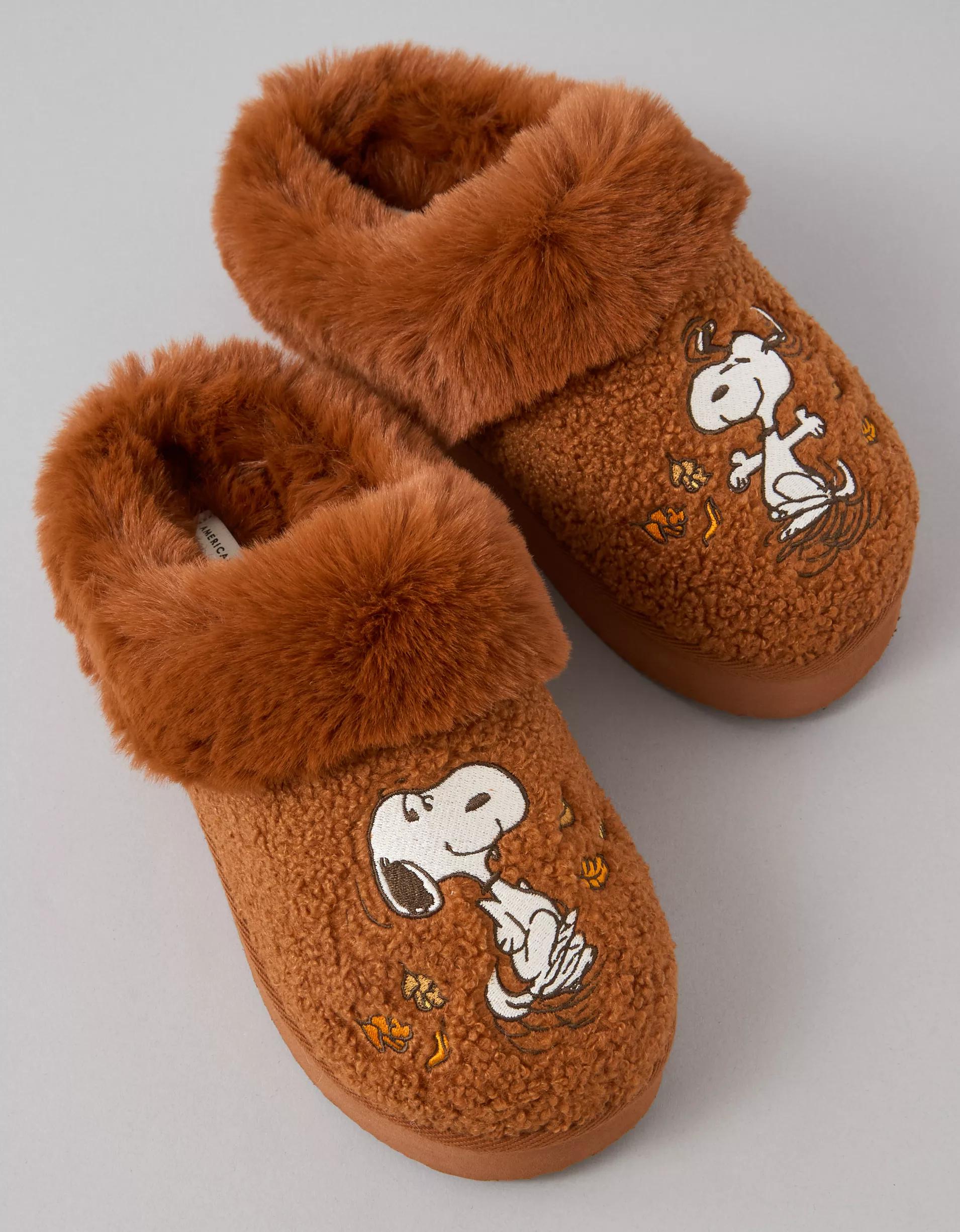 AE Snoopy Fall Scuff Slipper Women's Product Image
