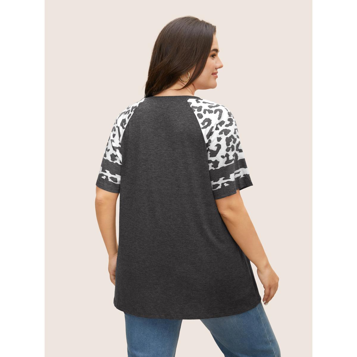 Plus Size Ditsy Floral Colorblock Contrast Raglan Sleeve T-shirt DimGray Women Casual Contrast Ditsy Floral V-neck Everyday T-shirts BloomChic 12/L Product Image