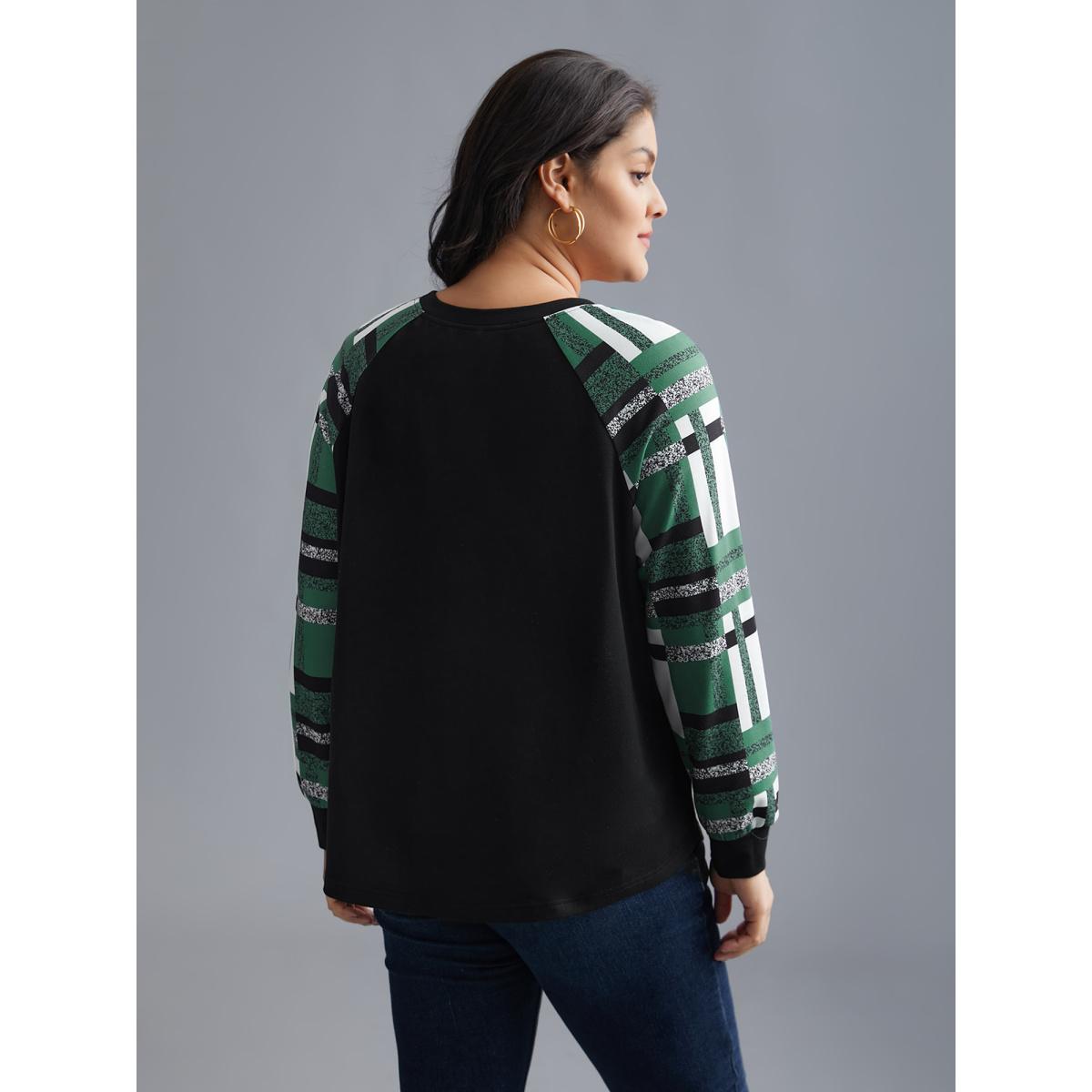 Plus Size Colorblock Contrast Raglan Sleeve Sweatshirt Women Emerald Casual Contrast Loose Round Neck Everyday Sweatshirts BloomChic 26/4X Product Image