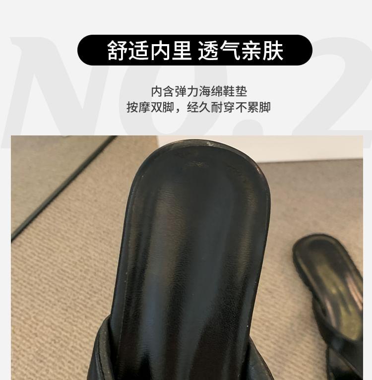 Plain Flip-Flops Product Image