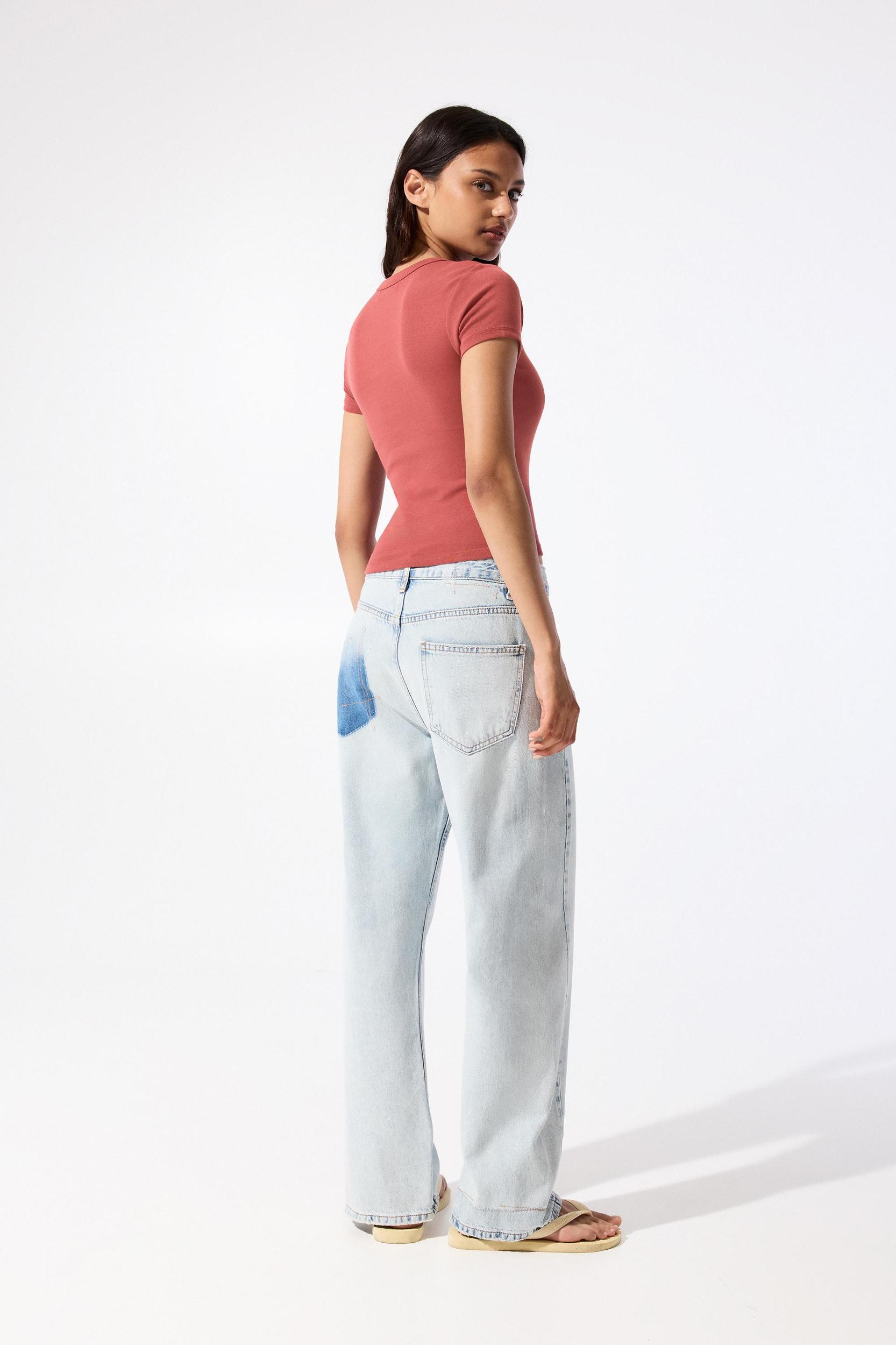 Basic fitted T-shirt Product Image