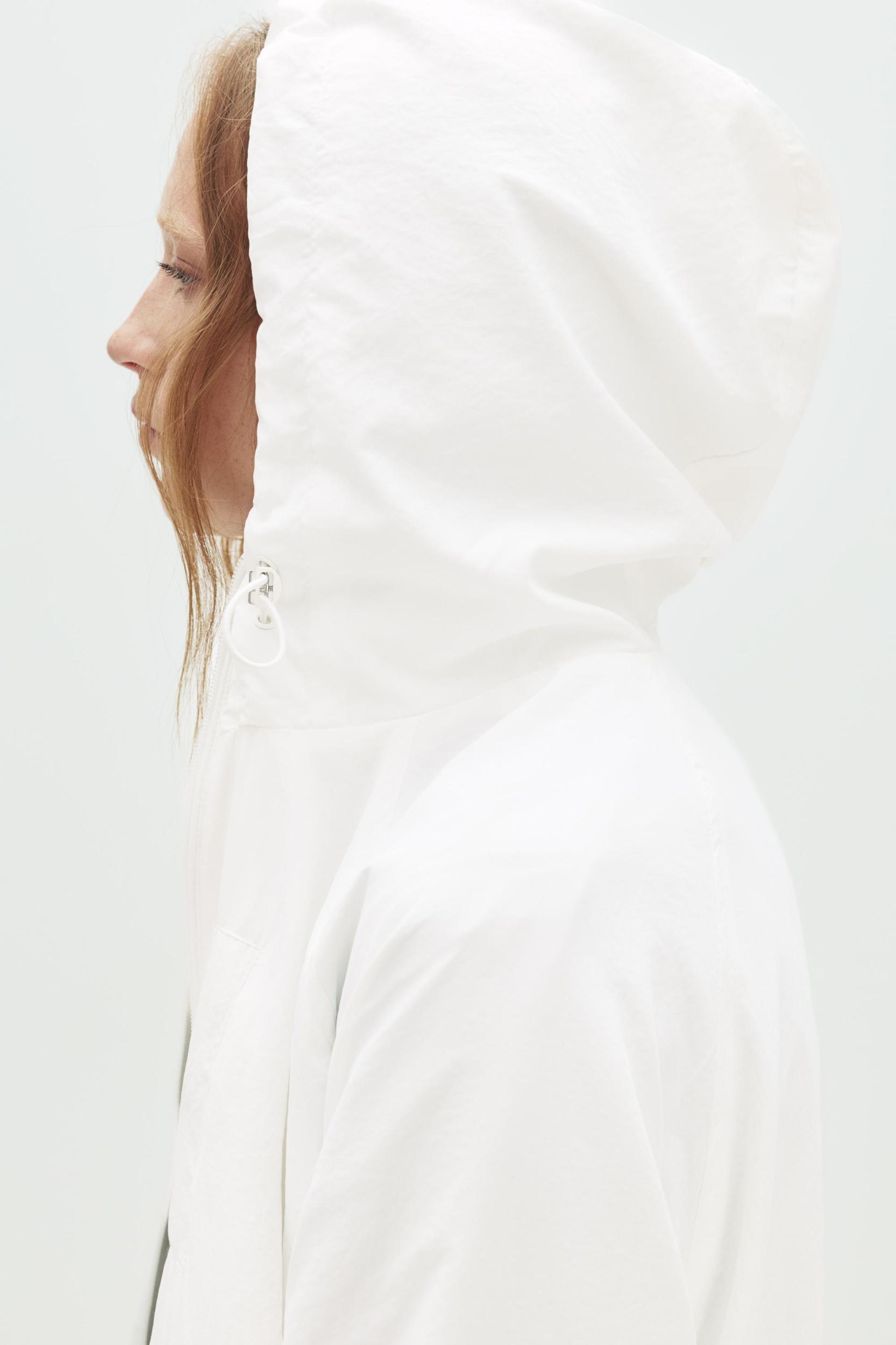 Short lightweight hooded jacket Product Image