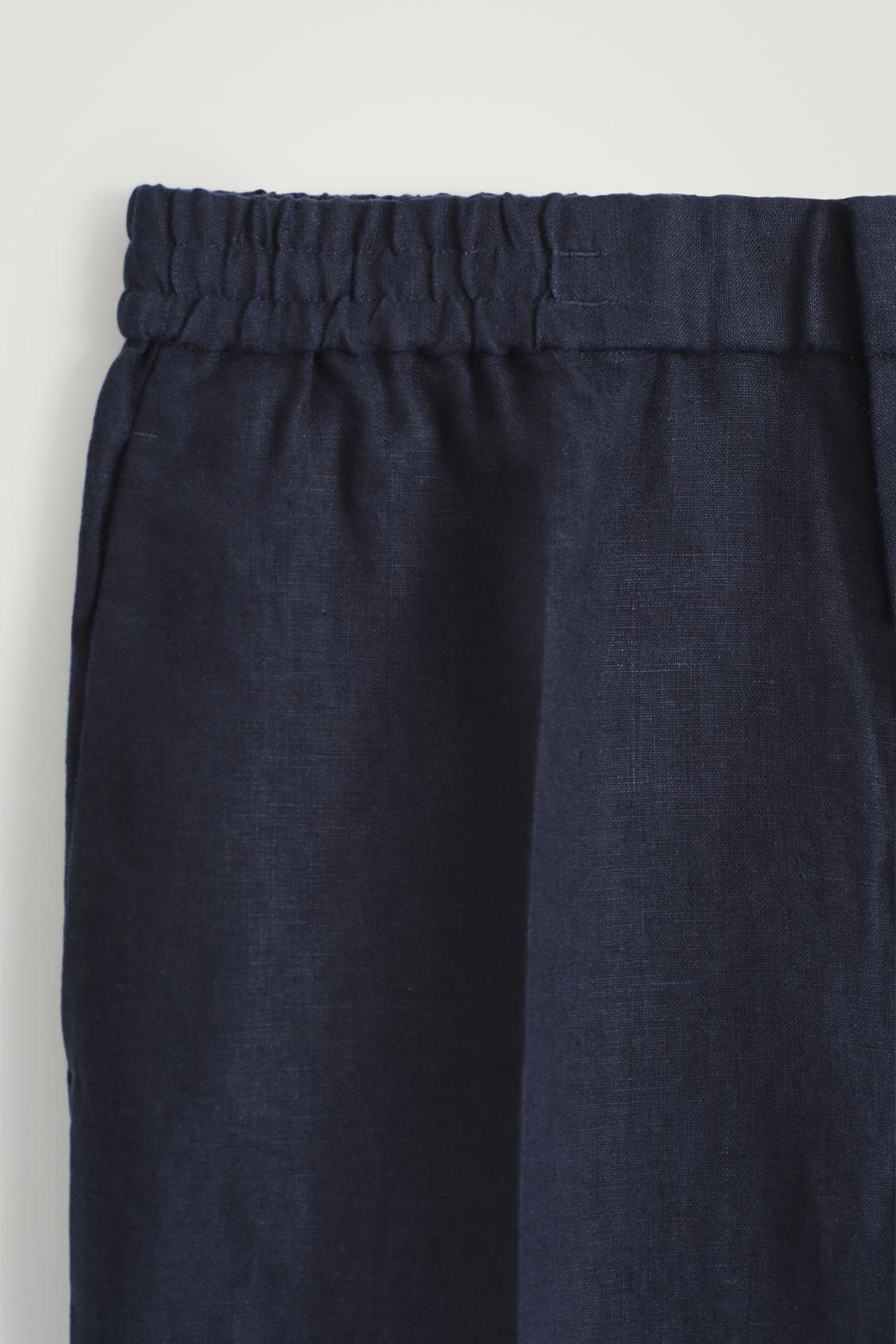 ELASTICATED LINEN SHORTS Product Image