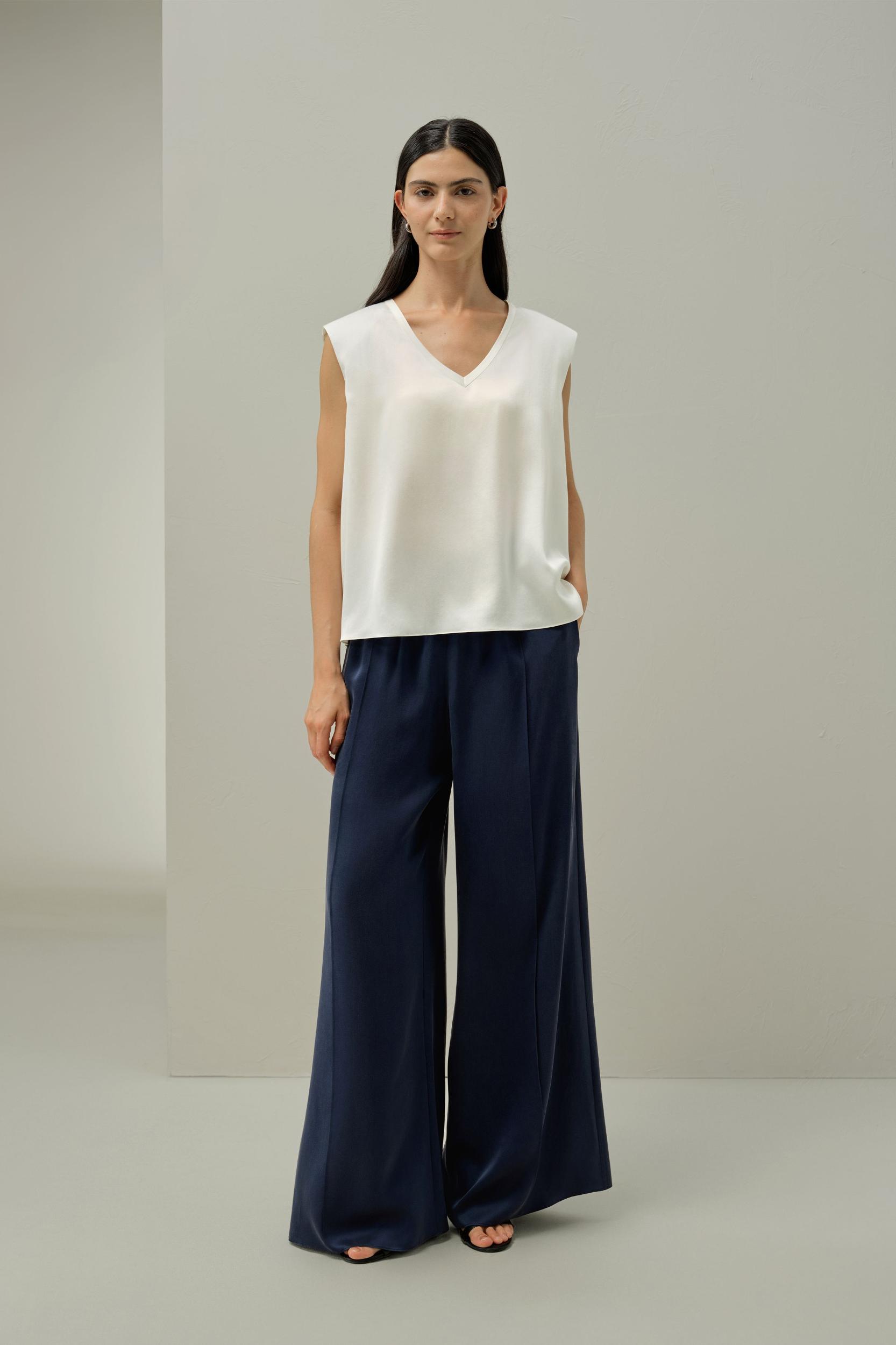 LILYSILK x Melissa Murrell Silk Suede Sleeveless V Neck Top Product Image