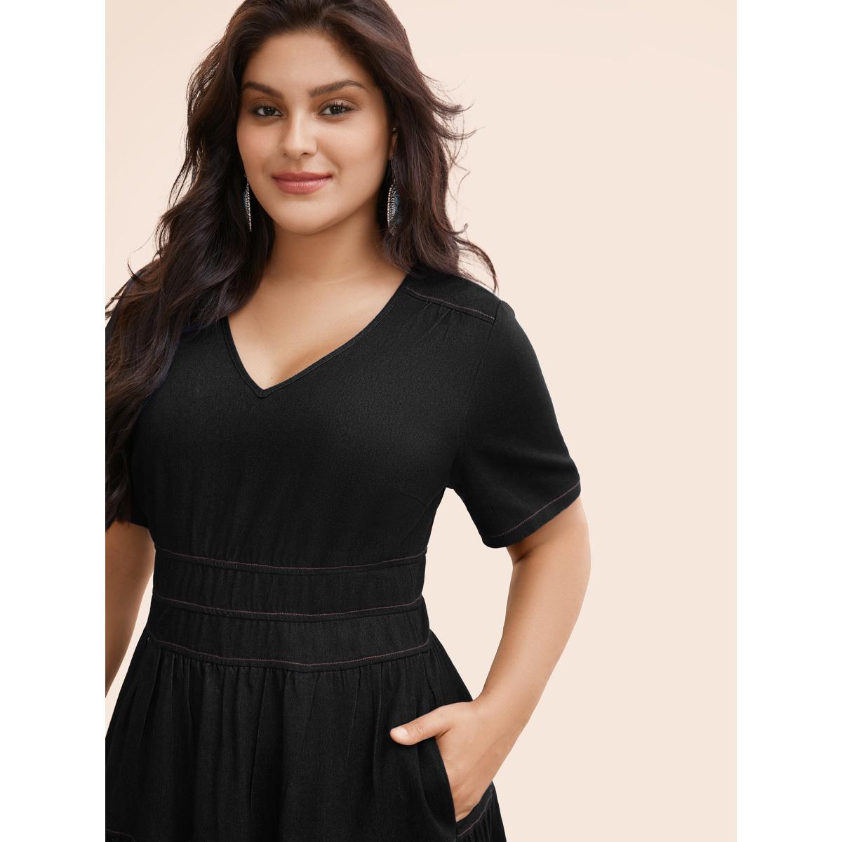 Plus Size Stretch Denim Pockets Tiered Midi Dress Pureblack Women Resort Topstitching V-neck Short sleeve Curvy BloomChic 28/5X Product Image