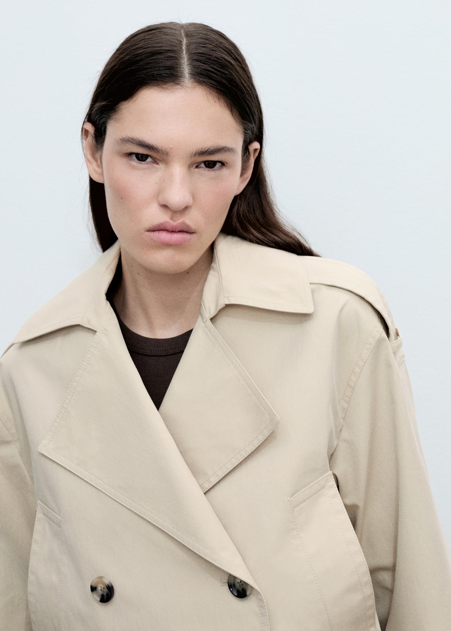 Double-breasted cropped trench coat - Women | MANGO USA Product Image