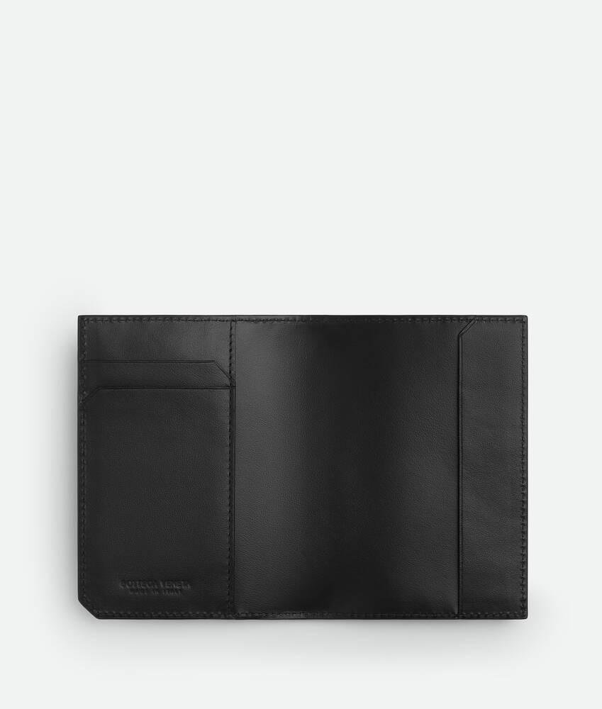 Men's Intrecciato Piccolo Passport Case in Black Product Image