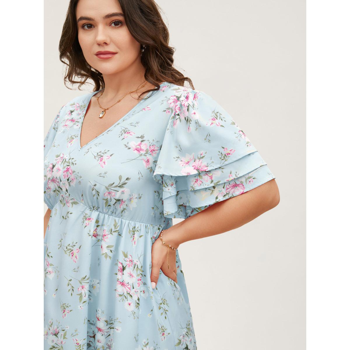 Plus Size Floral Elastic Waist Tiered Ruffle Sleeve Dress LightBlue Women Romantic Tiered V-neck Short sleeve Curvy BloomChic 30/6X Product Image