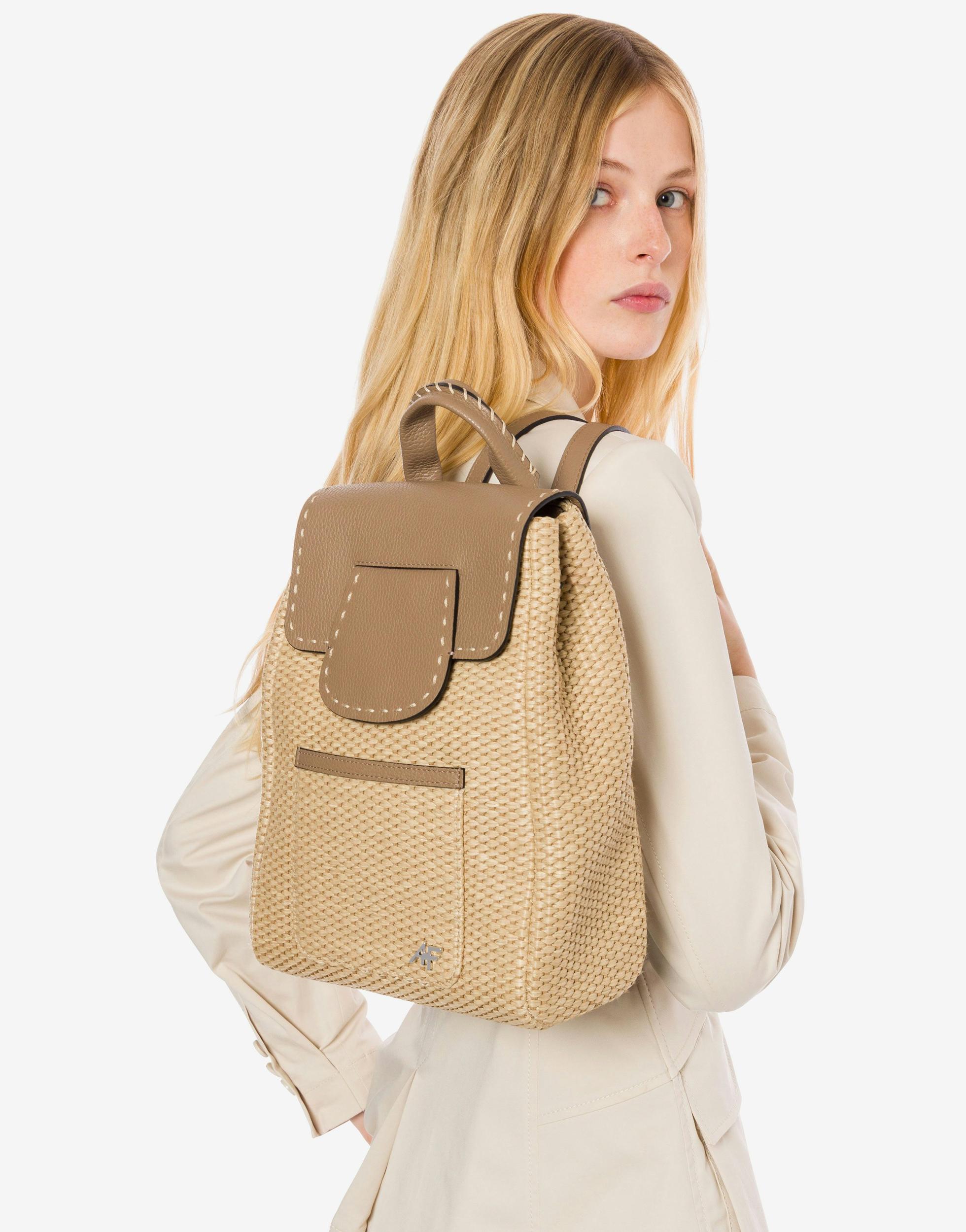 Raffia backpack Product Image