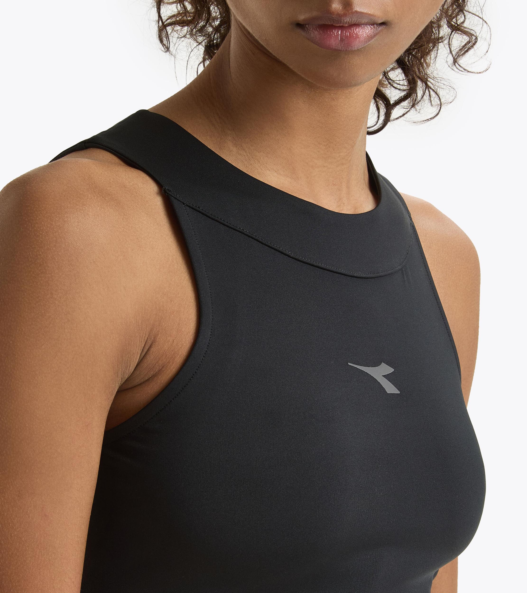 L. CROP TOP RUN Product Image