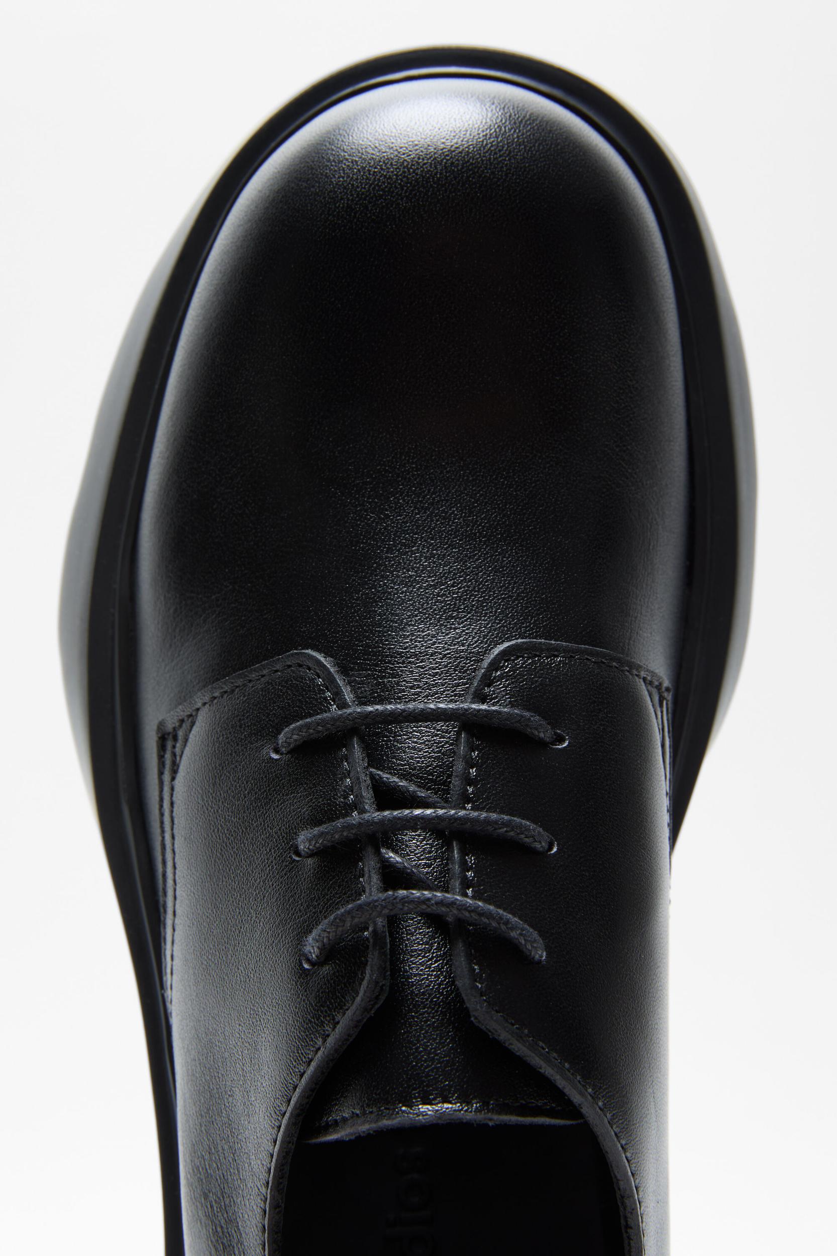 Leather lace-up shoes Product Image