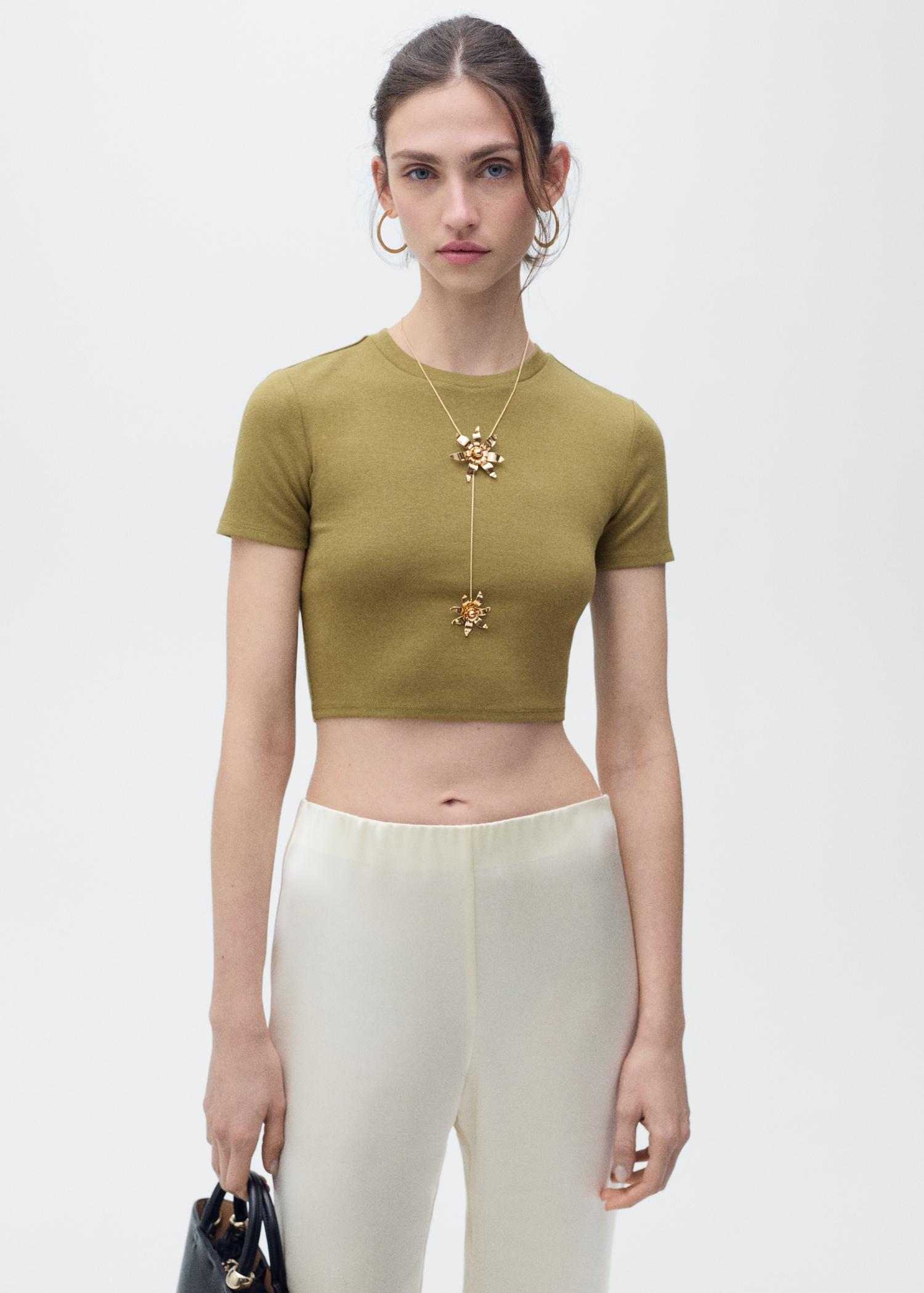 Fitted cropped t-shirt - Women | MANGO USA Product Image