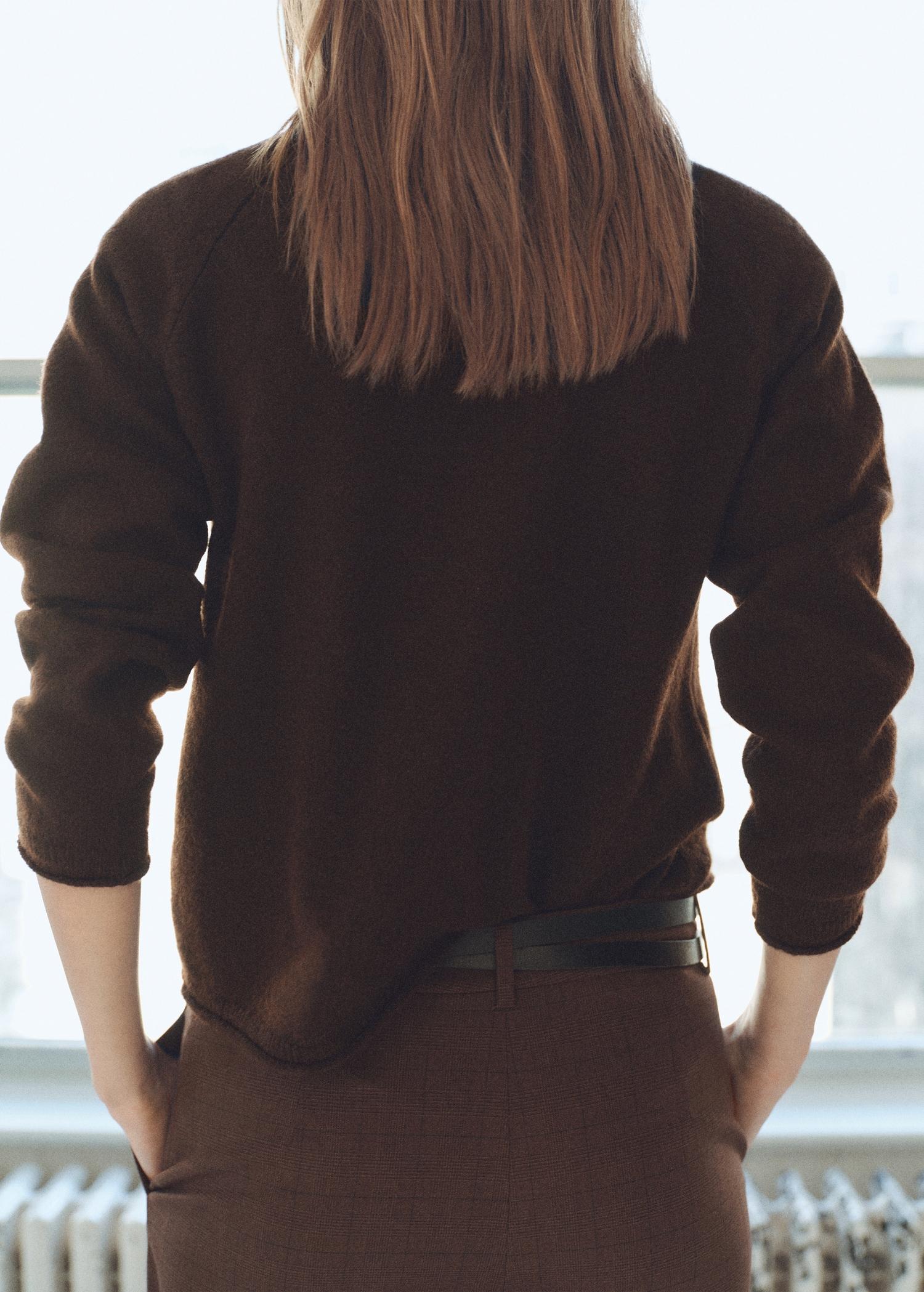 Round-neck knitted sweater - Women | MANGO USA Product Image