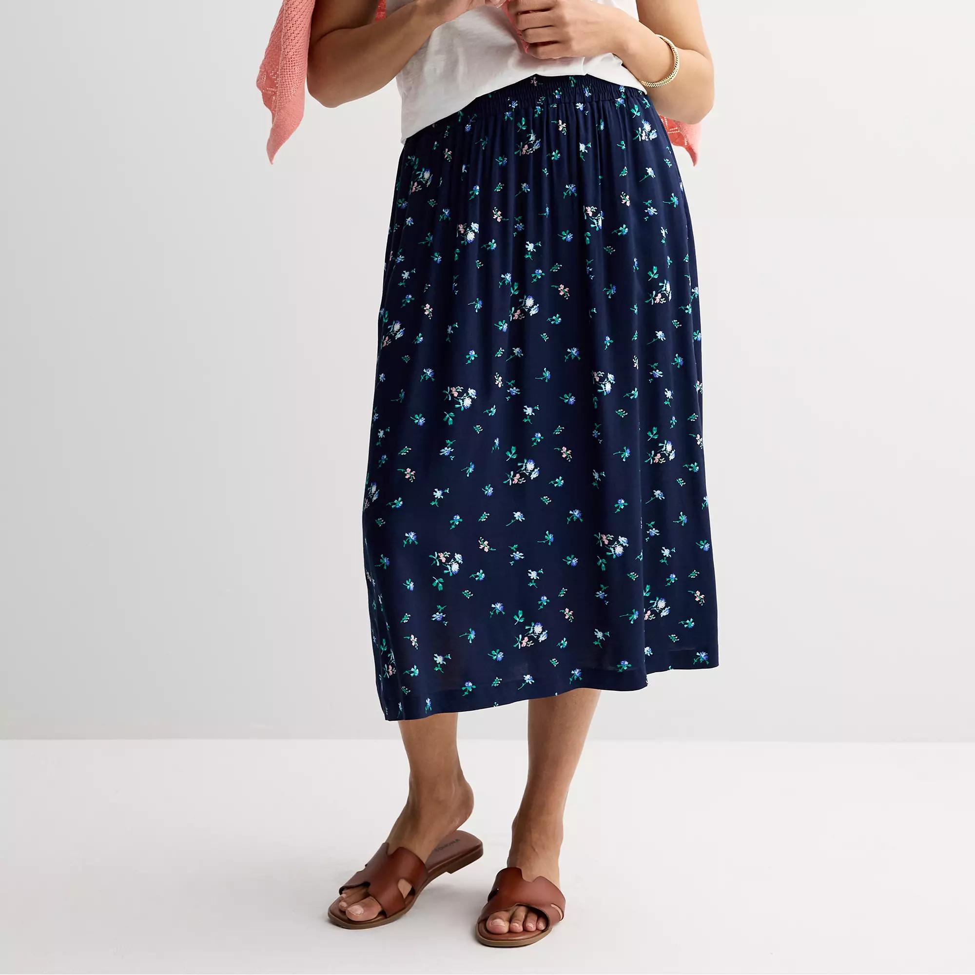 Petite Croft & Barrow Tiered Polished-Front Pull-On Skirt, Women's, Size: Small Petite, Navy Blue Floral Product Image