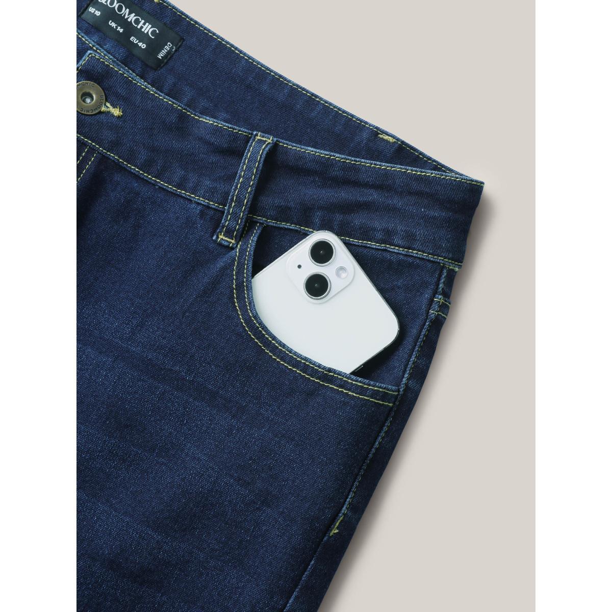 Plus Size Stretchy Skinny-Fit Classic Denim Shorts Women Midblue Medium stretch Casual Slanted pocket Leisure Denim Shorts BloomChic 26/4X Product Image