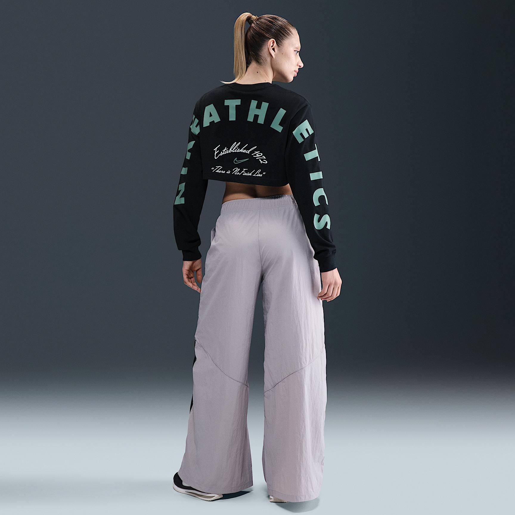 Womens Nike Sportswear Oversized Long-Sleeve Cropped Graphic T-Shirt | HV5005-010 Product Image