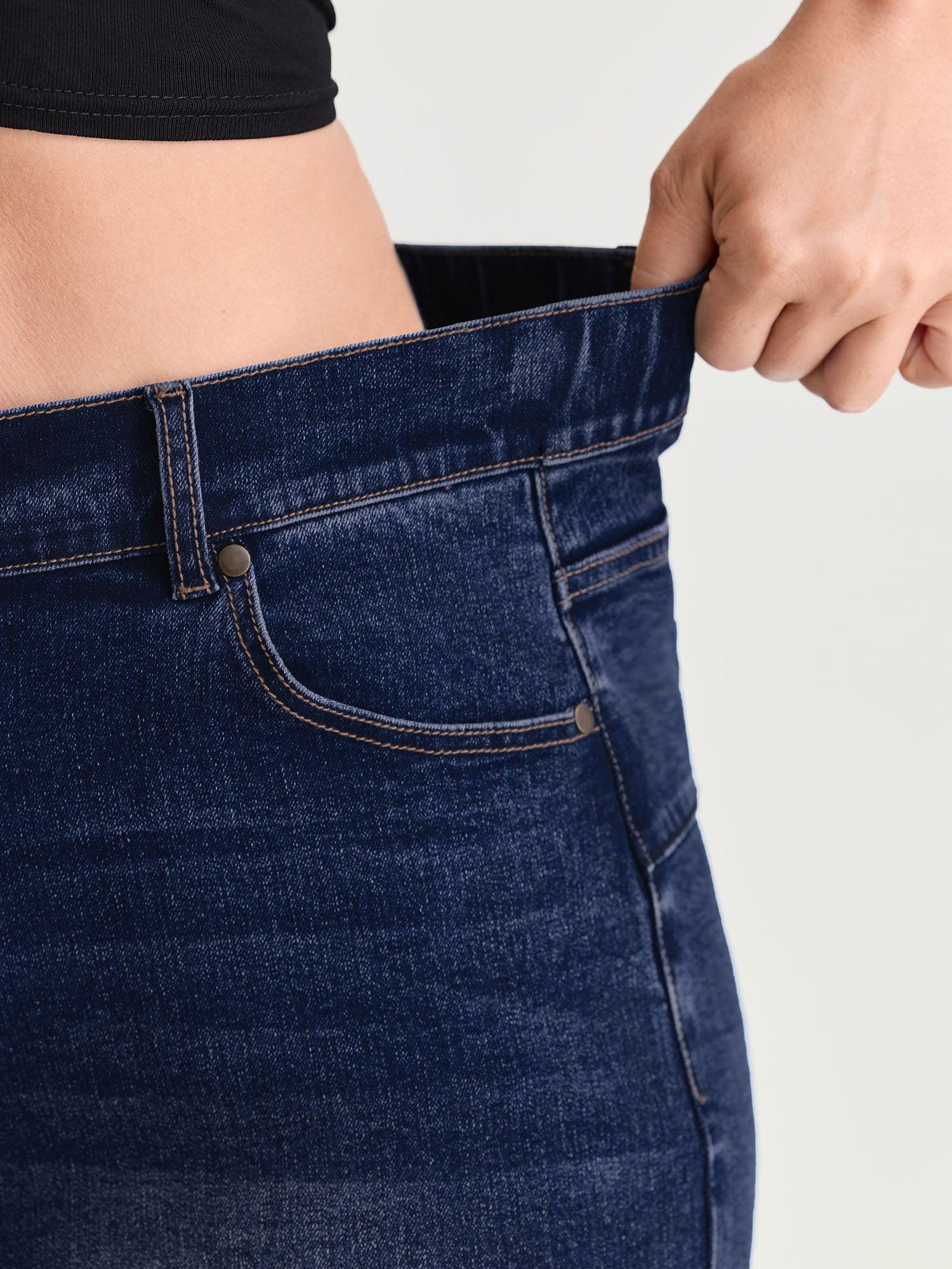 Curve-Friendly Stretchy Straight-Leg Denim Shorts Female Product Image