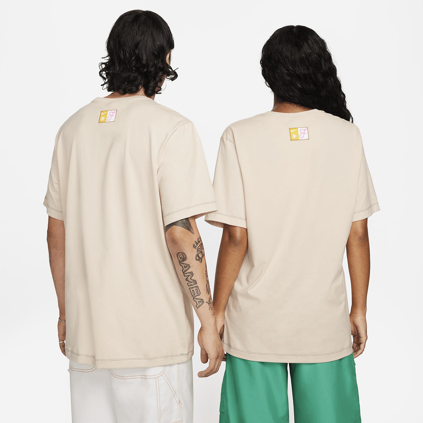 Nike Sportswear Familia Men's T-Shirt Product Image