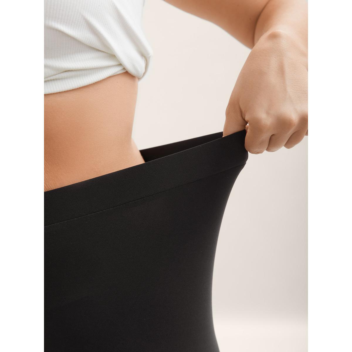 Plus Size Scalloped Trim Stretchy Skinny-Fit Leggings Women Black Leisure Skinny Casual Shorts BloomChic 12/L Product Image