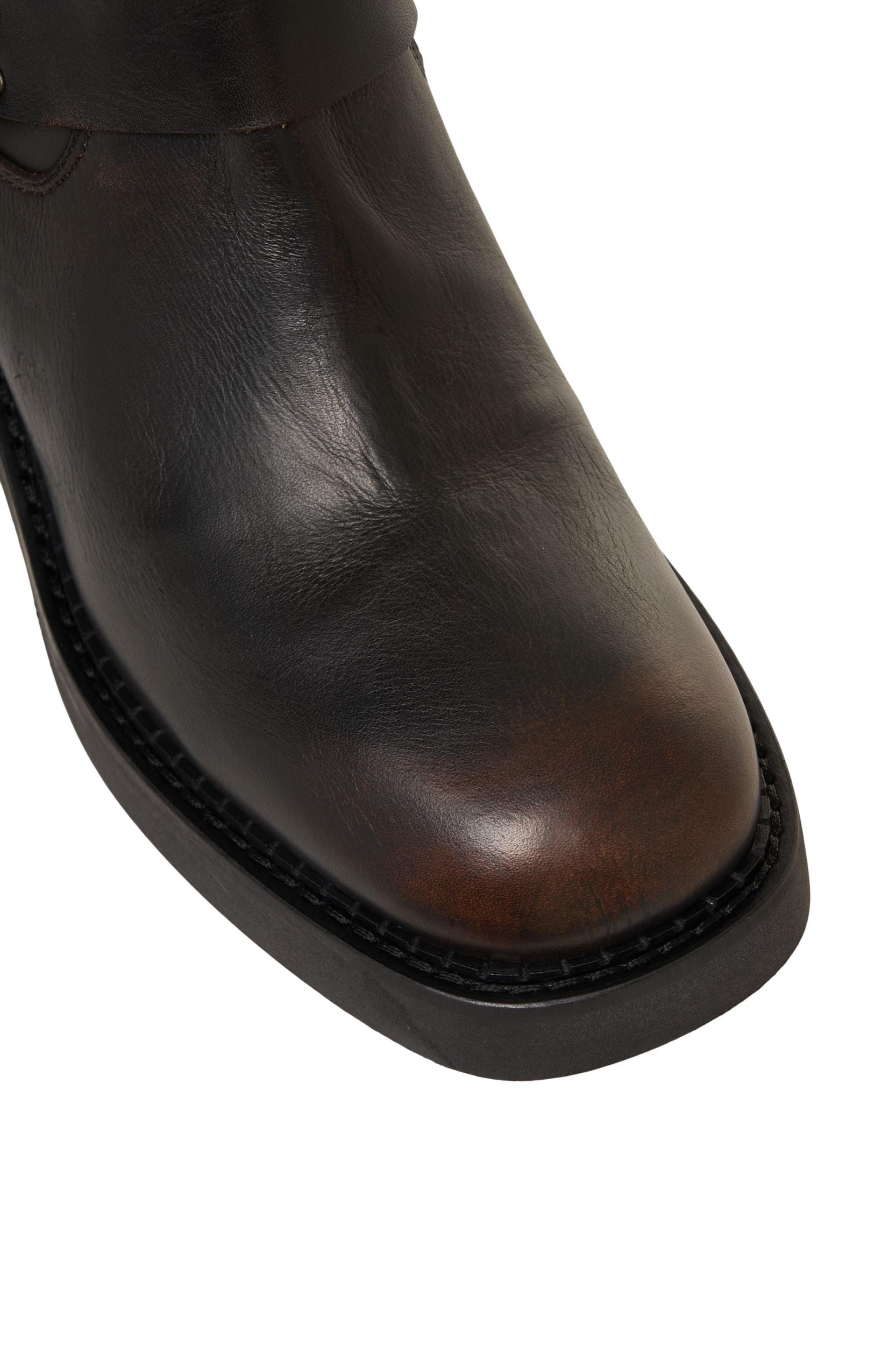Leather boots Product Image