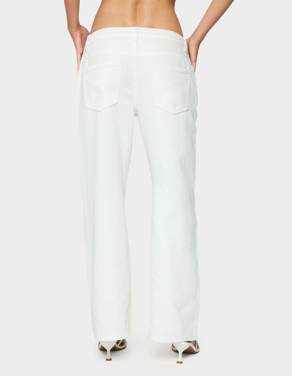 EDIKTED Petite Roman Low Rise Slouchy Jeans - WHITE Product Image