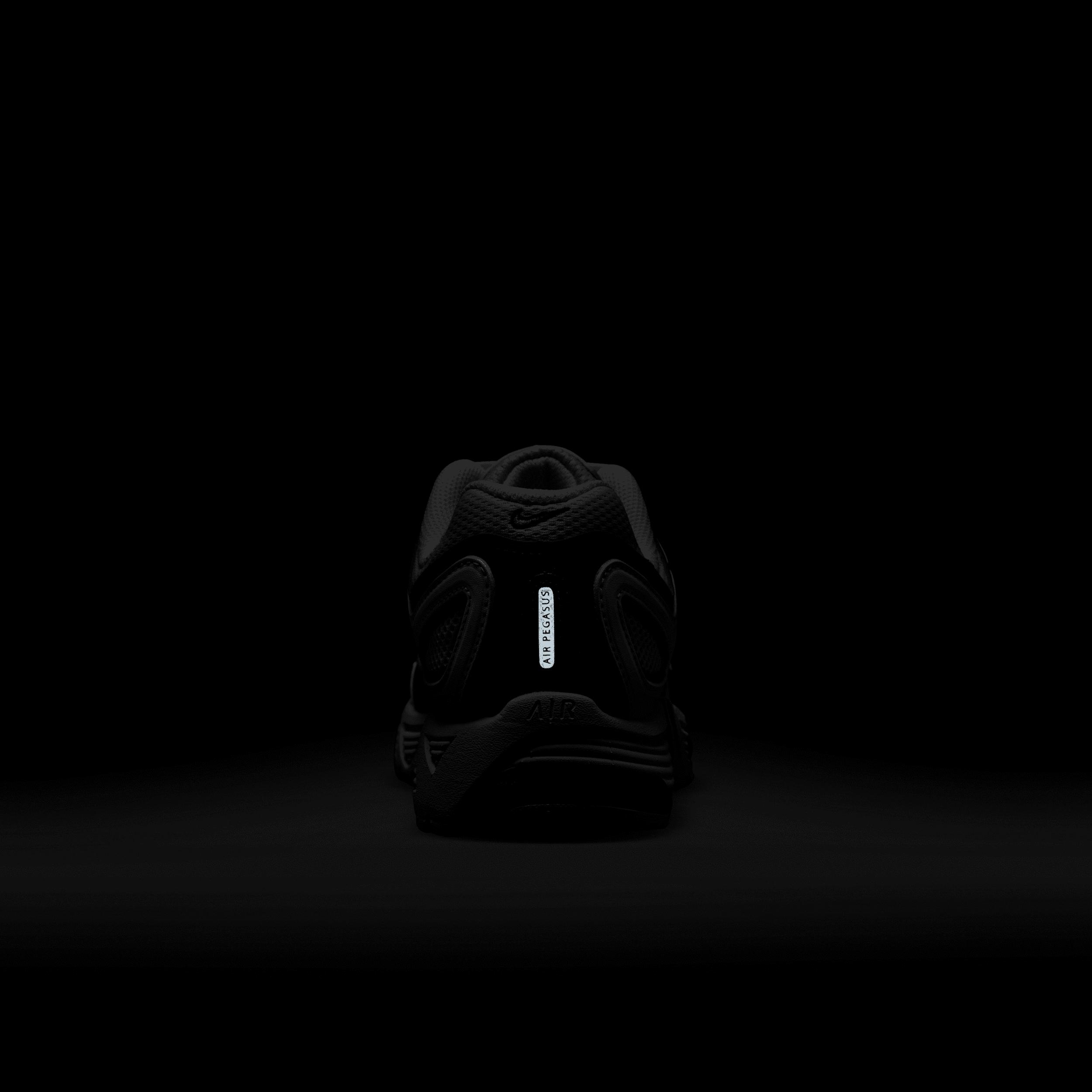 Nike Women's Air Pegasus 2005 Shoes Product Image