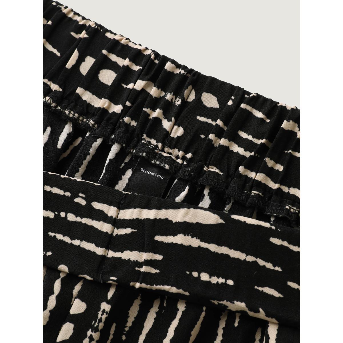 Plus Size Geometric Pattern Cropped Wide-Leg Pants Women Black Loose Mid Rise Work Pants BloomChic 22-24/3X Product Image