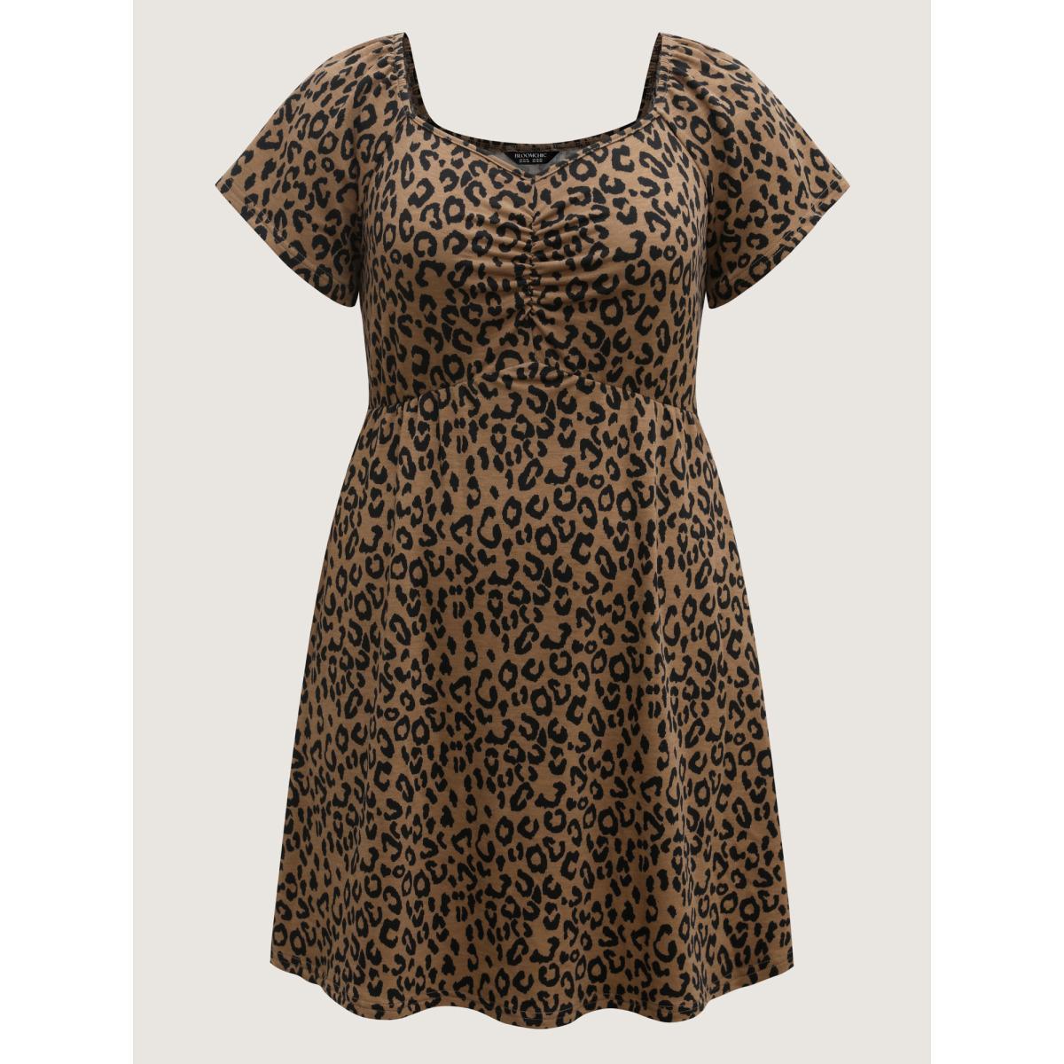 Plus Size Leopard Print Sweetheart Knee-Length Dress Browncoffeecolor Women Leisure V-neck Short sleeve Curvy BloomChic 12/L Product Image