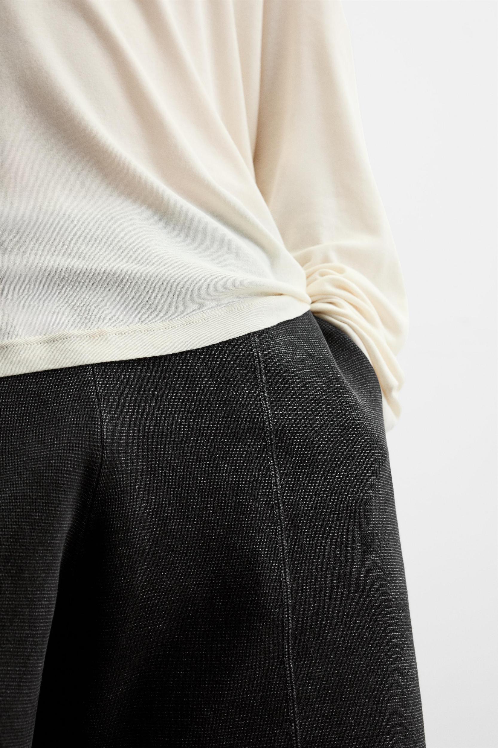RELAXED FIT KNIT SHORTS Product Image