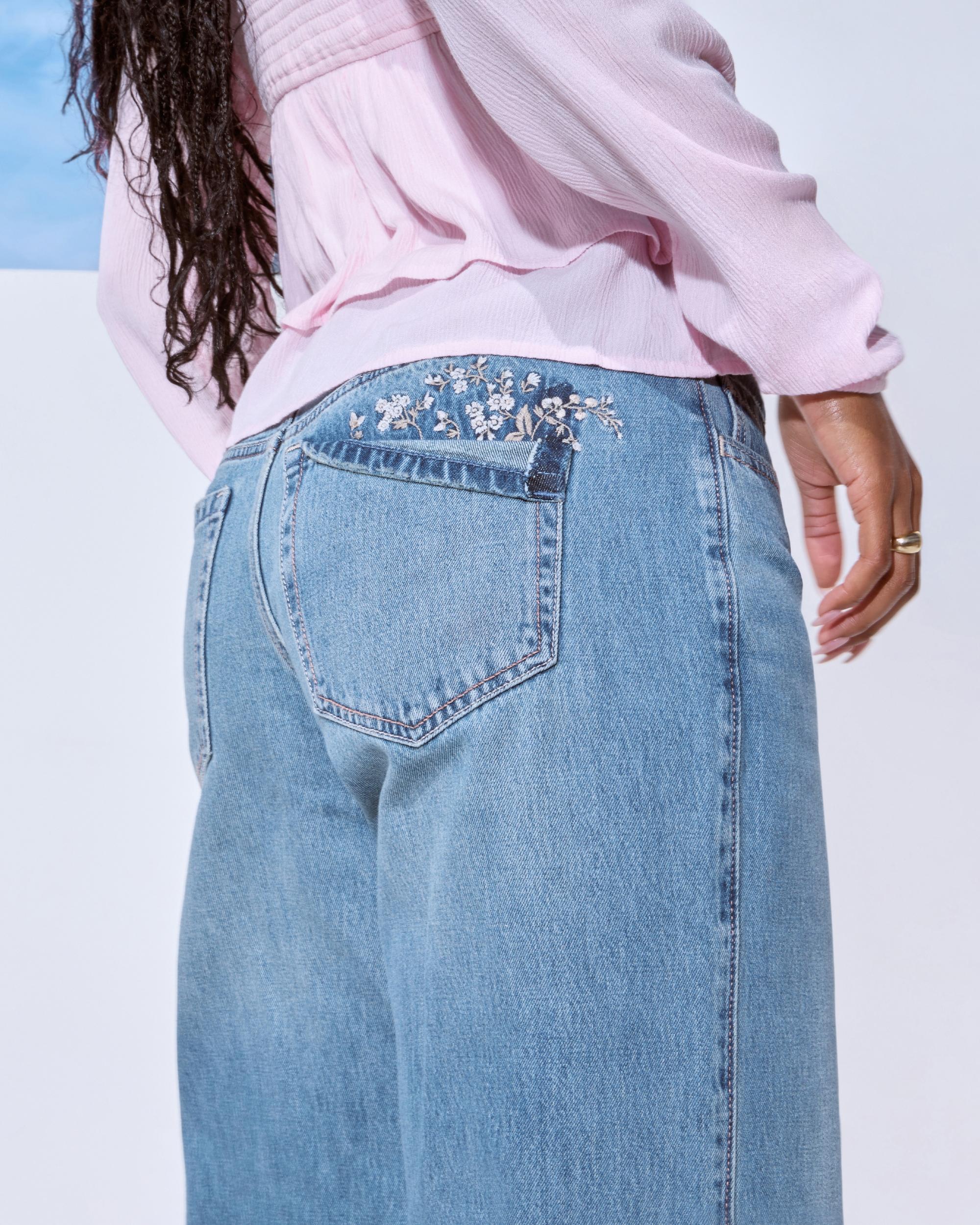 Low-Rise Ripped Light Wash Baggy Jeans Product Image