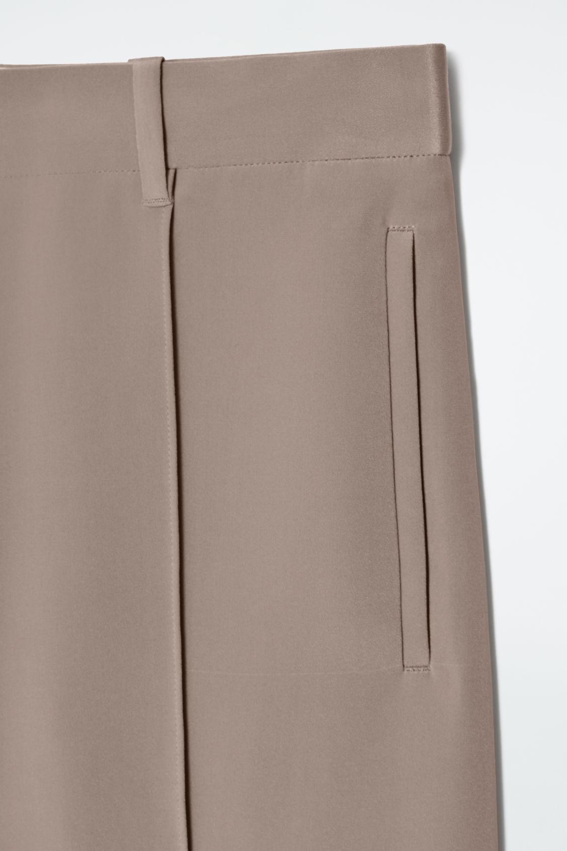 TAILORED SILK SHORTS Product Image