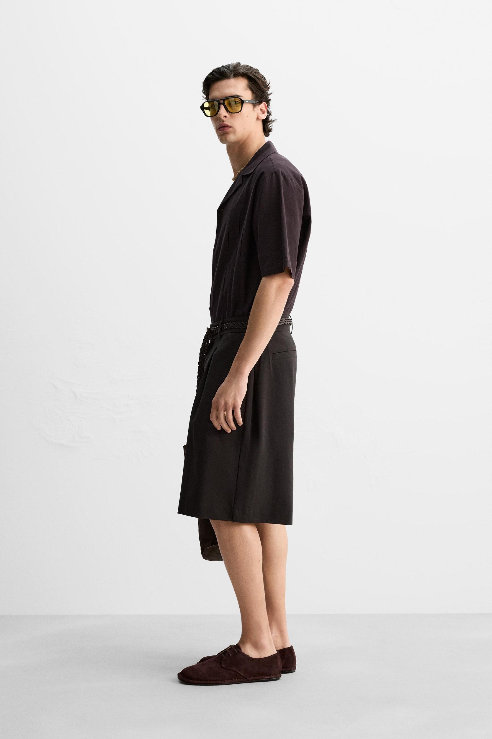 RELAXED FIT PLEATED SHORTS Product Image